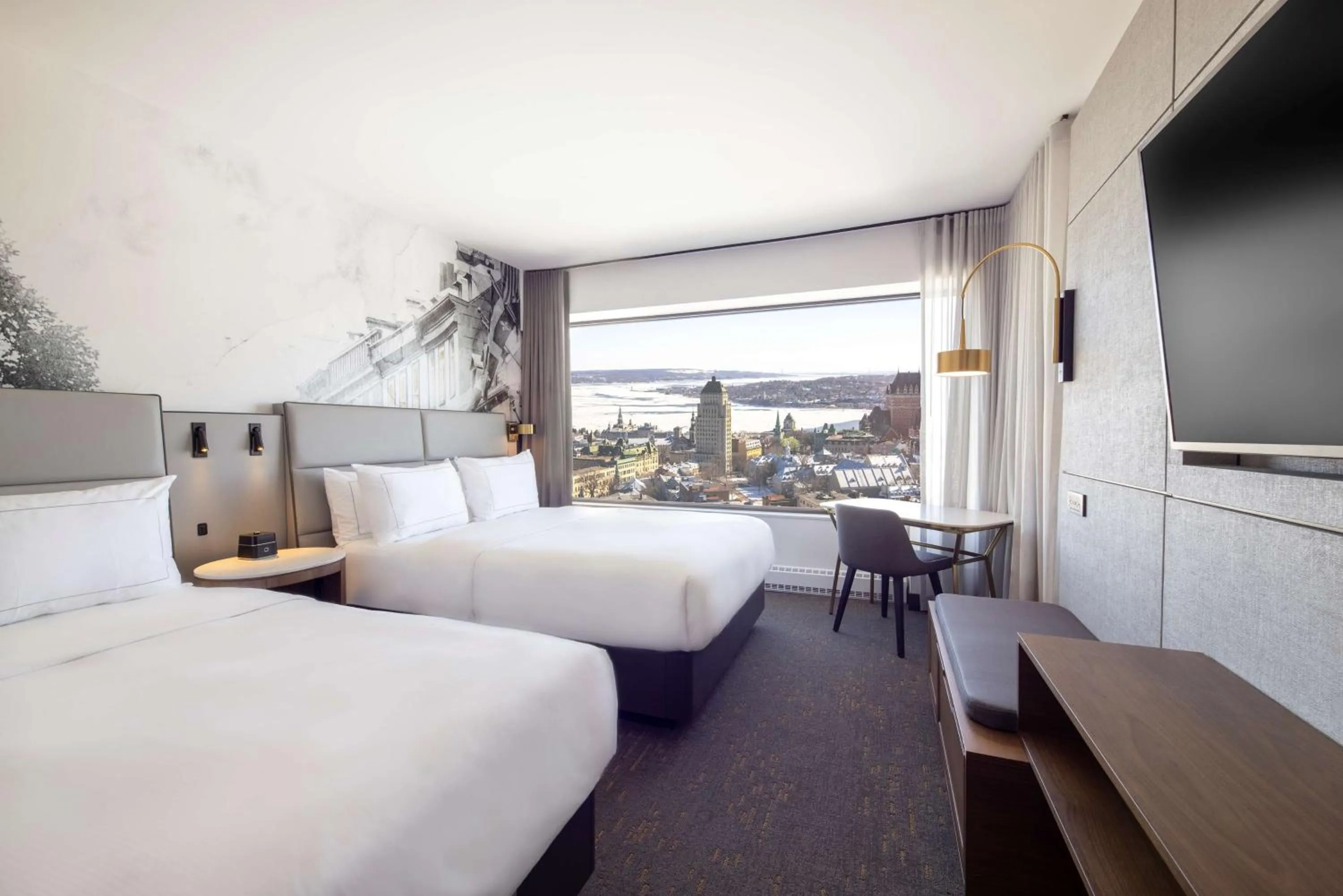 2 Queen Old Quebec & River View in Hilton Quebec