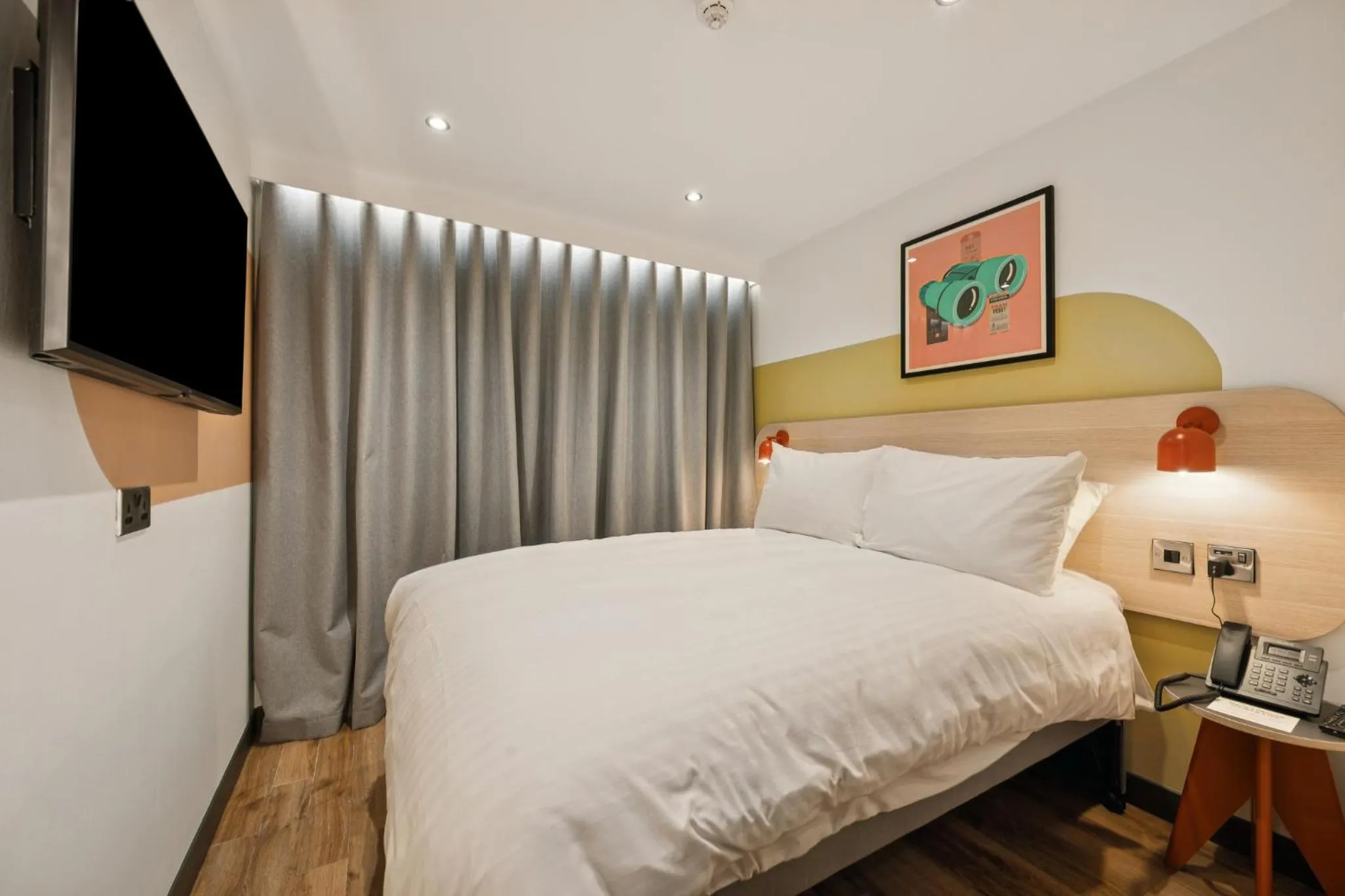 Cozy Double Room - Windowless in Garner Hotel Edinburgh - Haymarket by IHG