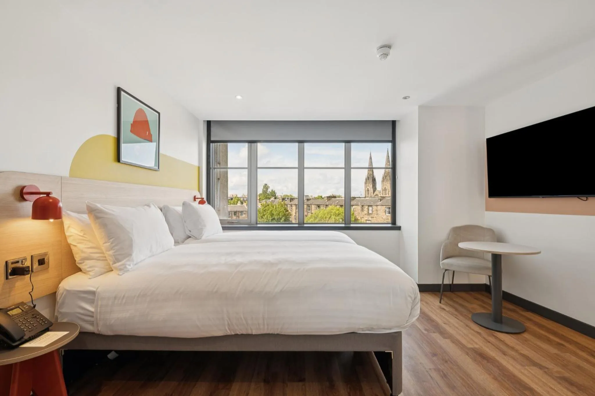 Cozy Twin Room in Garner Hotel Edinburgh - Haymarket by IHG