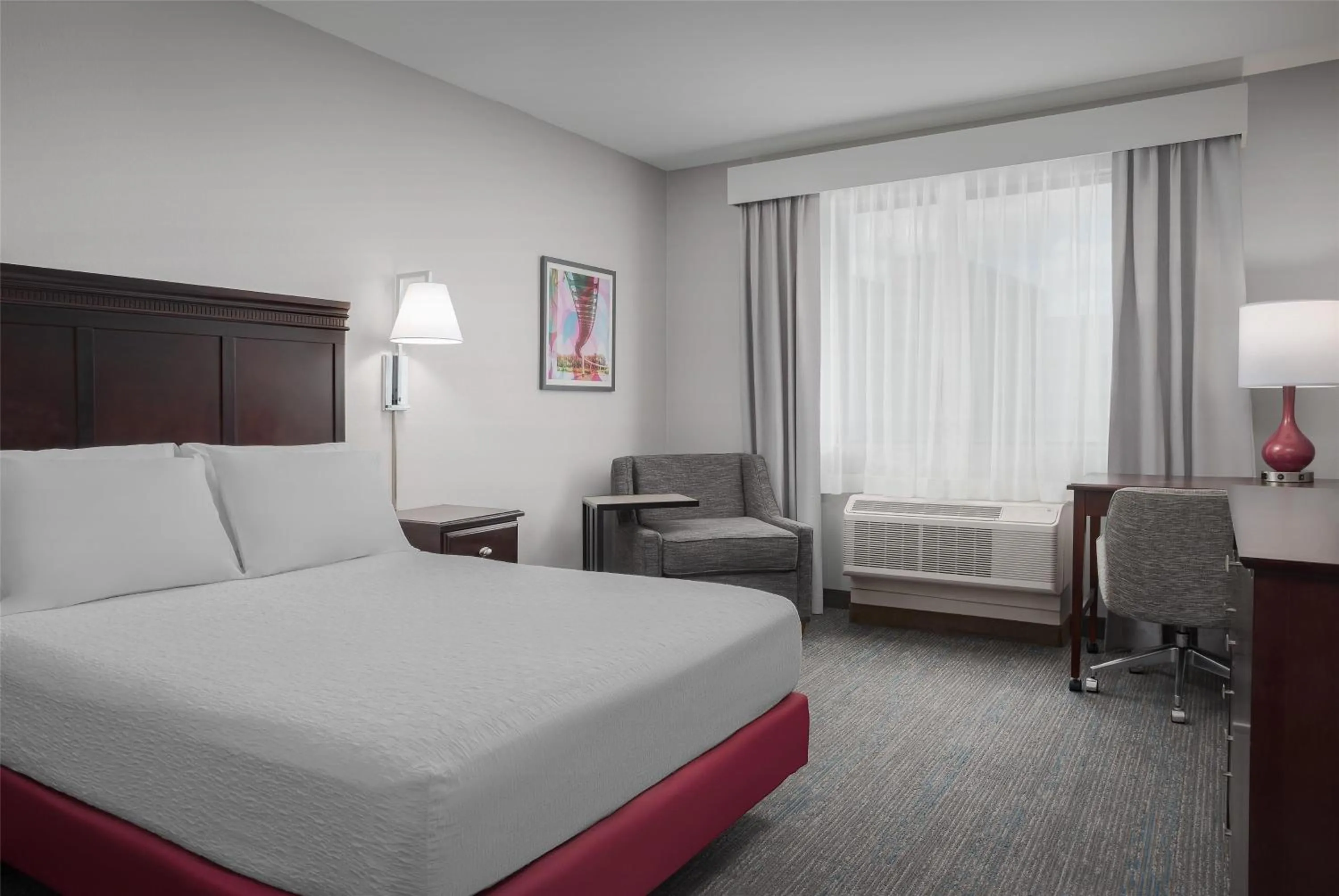 King Room with Accessible Tub - Mobility and Hearing Access/Non-Smoking in Hampton Inn & Suites Omaha-Downtown