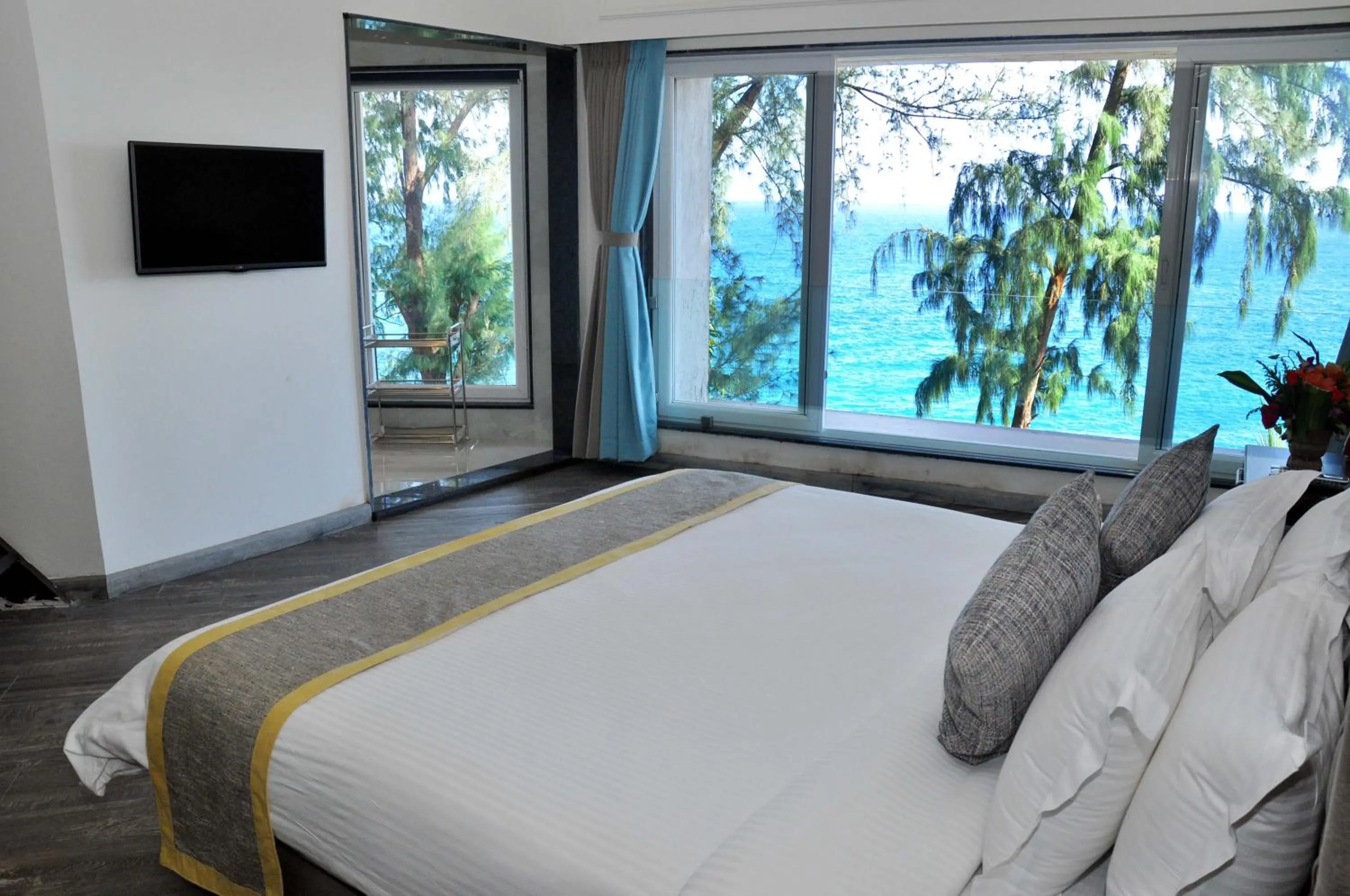 Quadruple Room with Sea View in Sinclairs Bayview