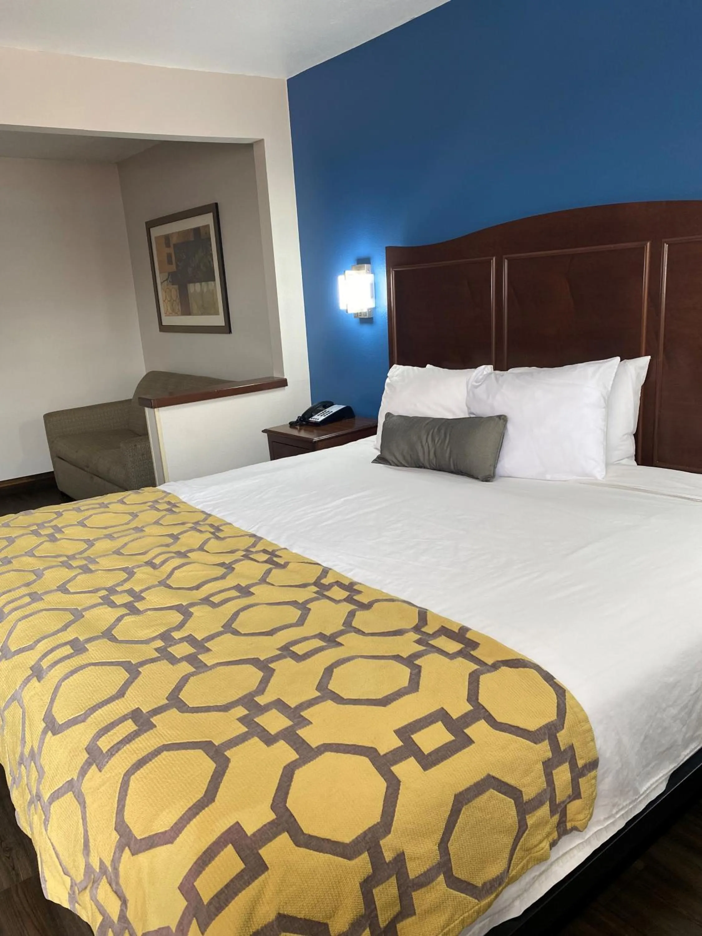 Deluxe Queen Room - Disability Access/Non-Smoking in Baymont by Wyndham Oklahoma City/Quail Springs