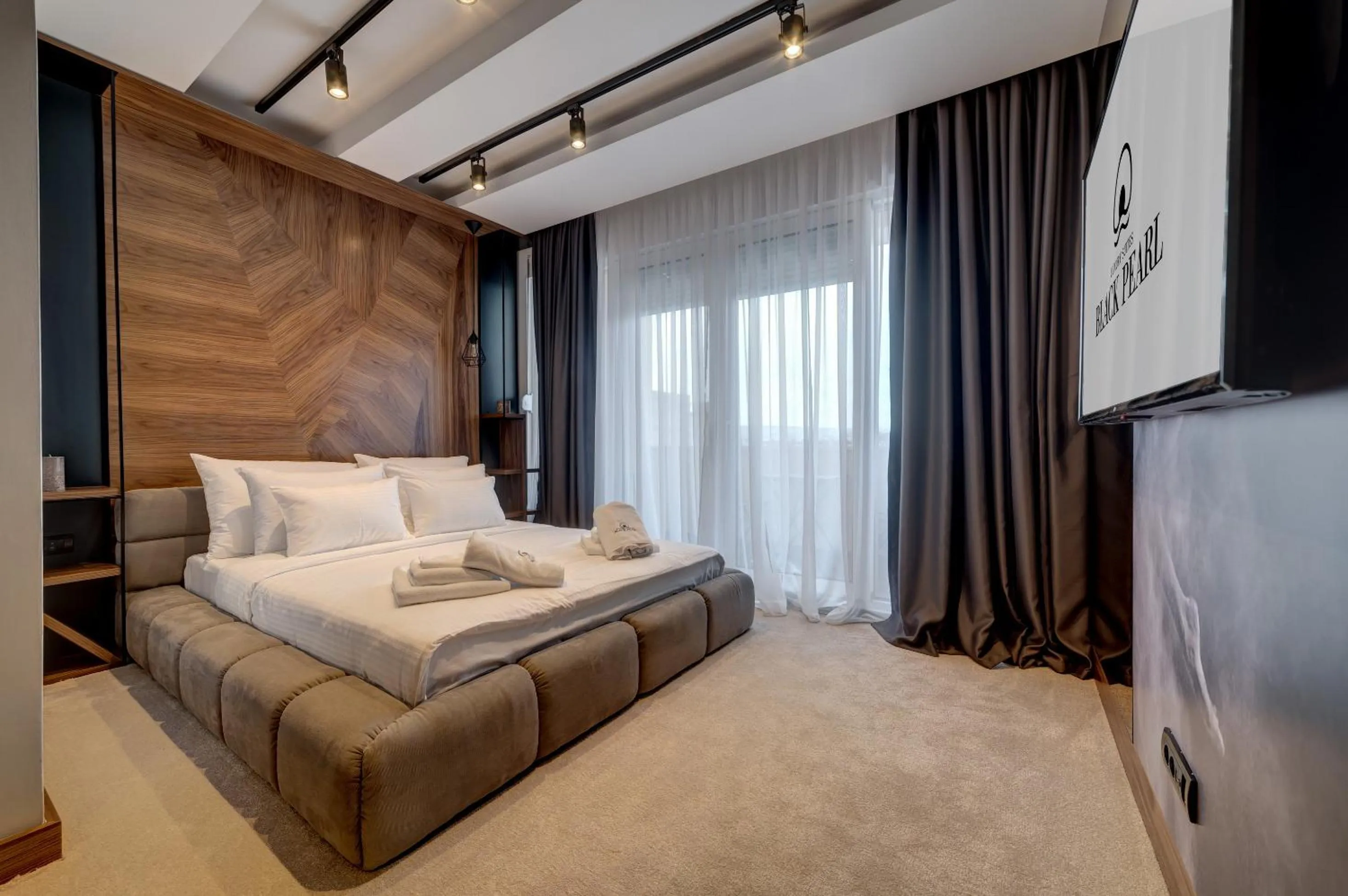 Superior King Room with Terrace in Black Pearl Luxury Suites