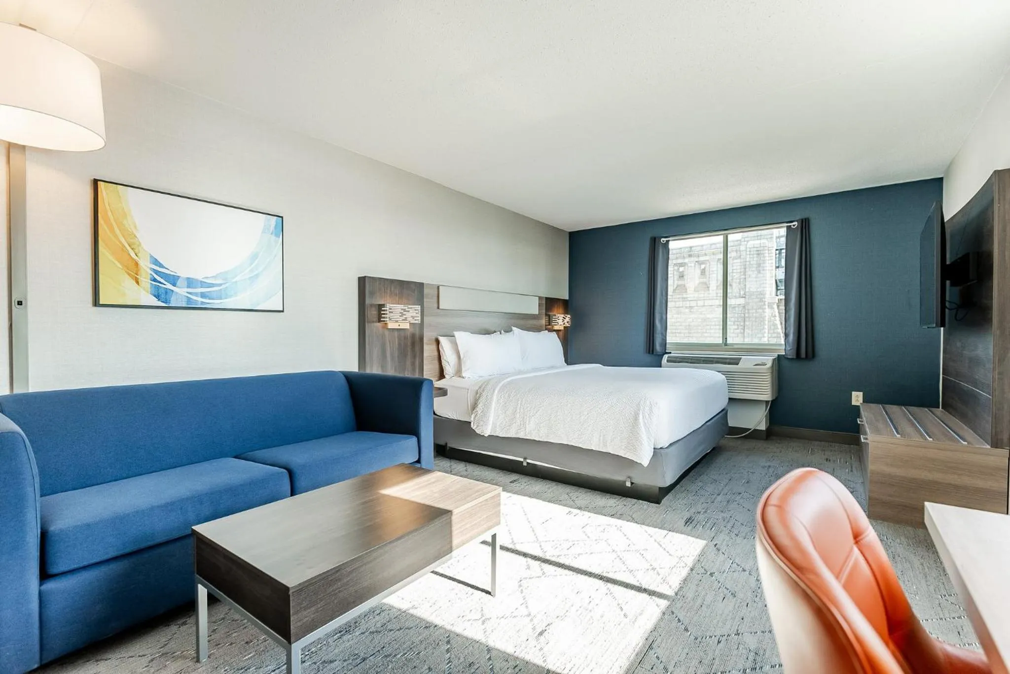 Standard King Room with Extra Floor Space in Holiday Inn Express Philadelphia Penn's Landing by IHG