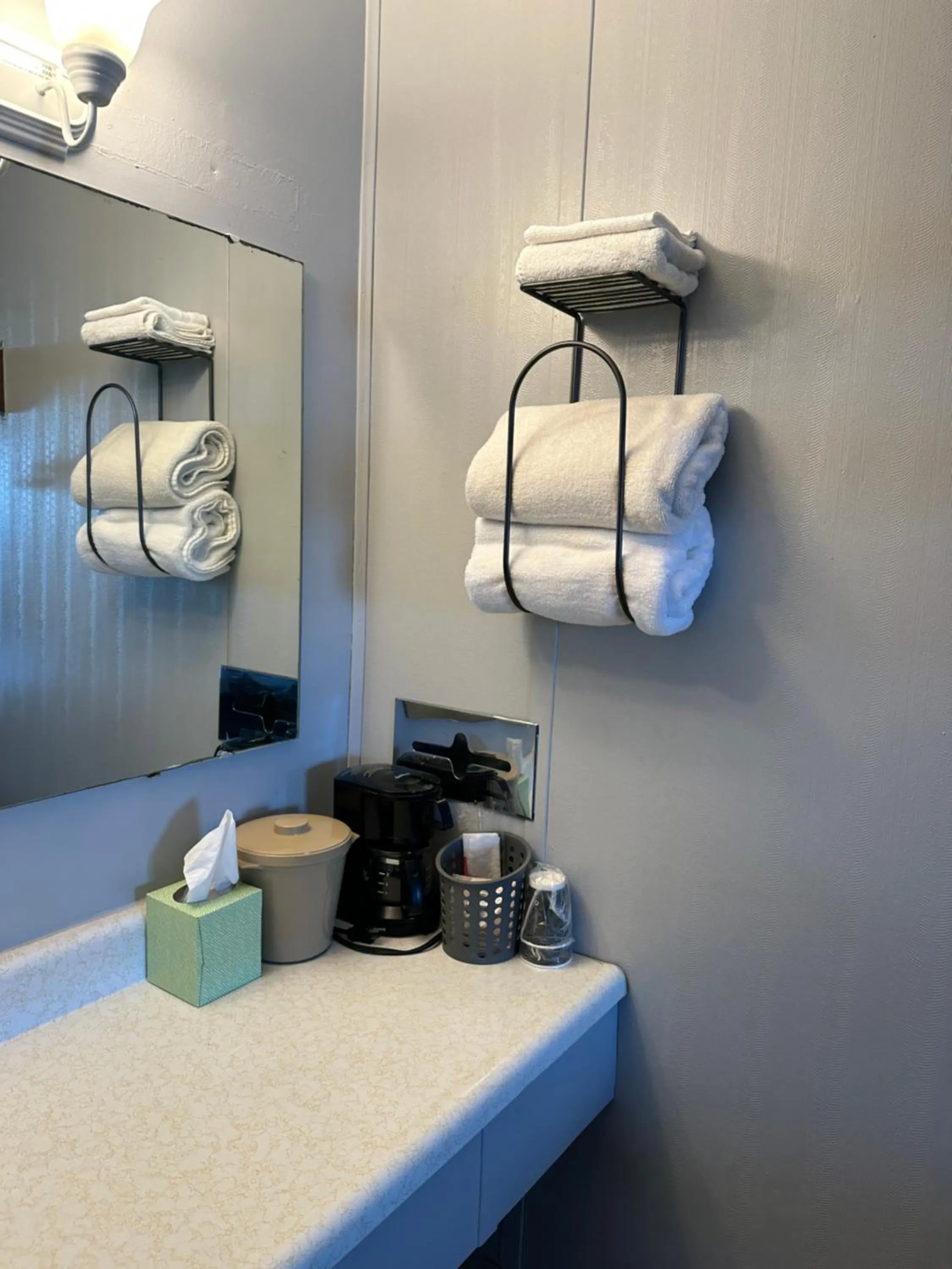 Single Room with Bath in Paxton Inn Motel