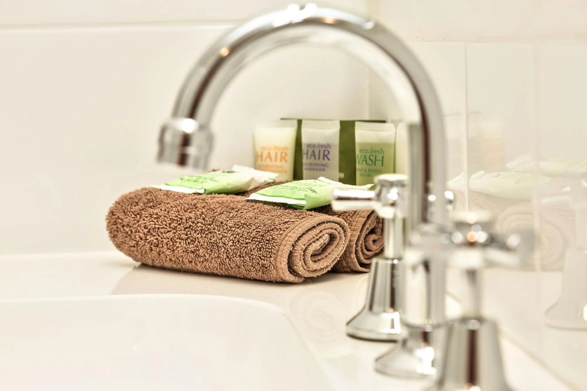 Twin Room in Holbrook Town Centre Motor Inn