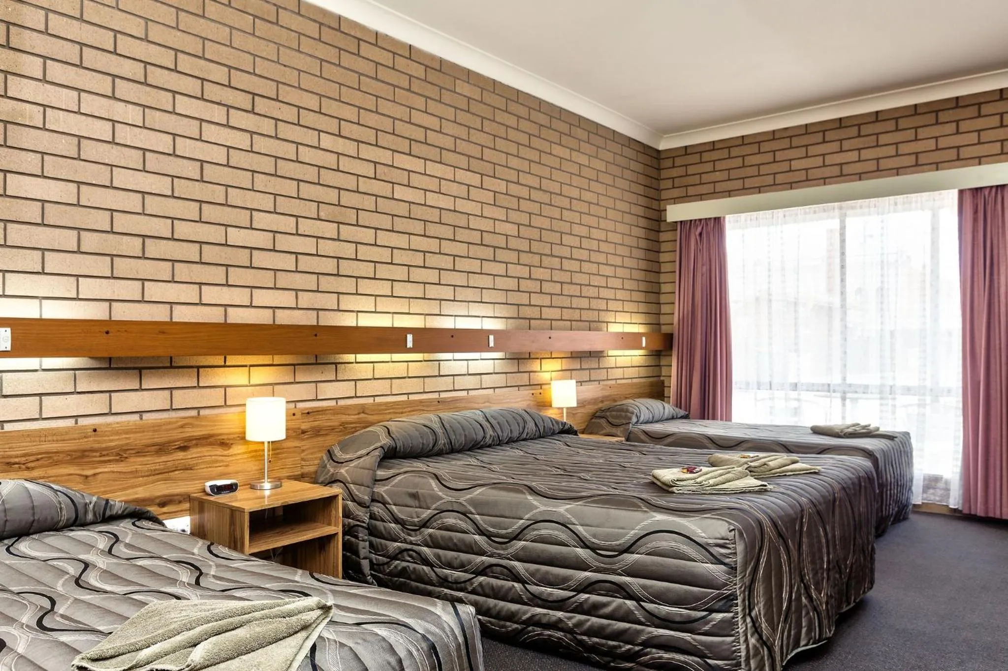 Family Room in Holbrook Town Centre Motor Inn