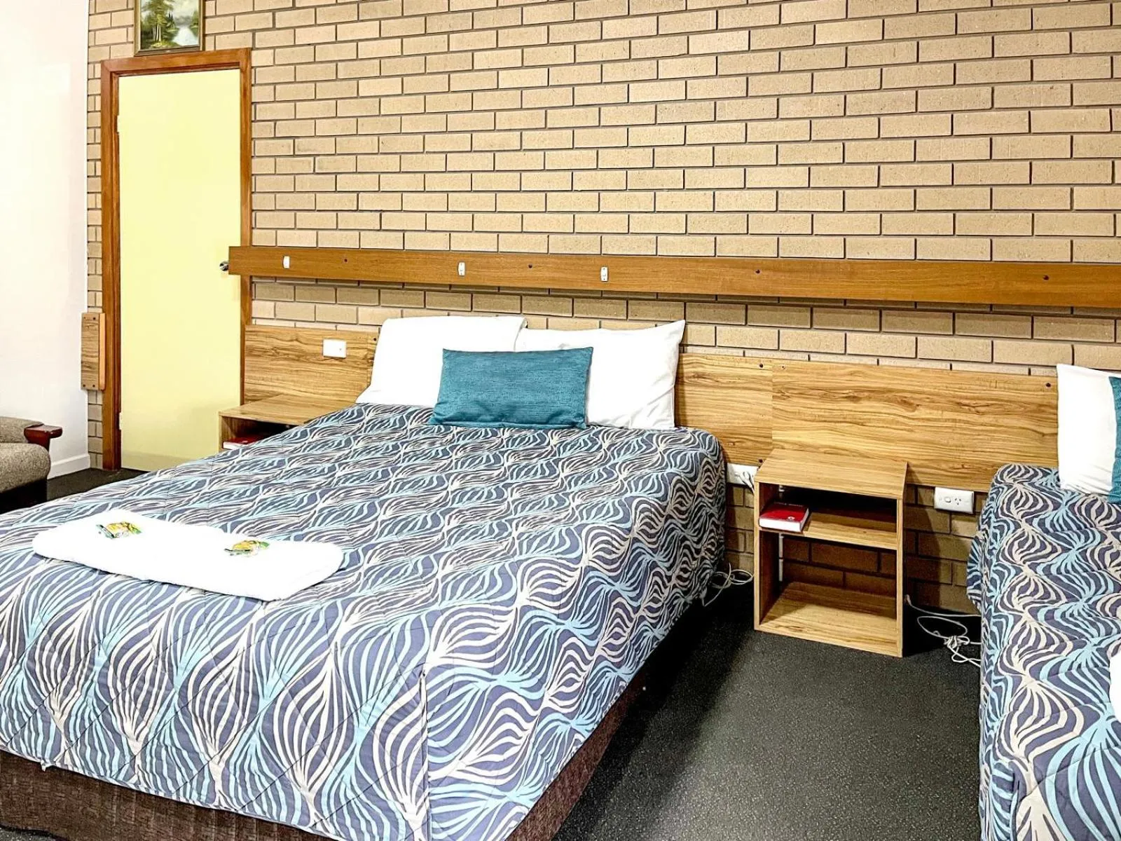 Two-Bedroom Suite in Holbrook Town Centre Motor Inn