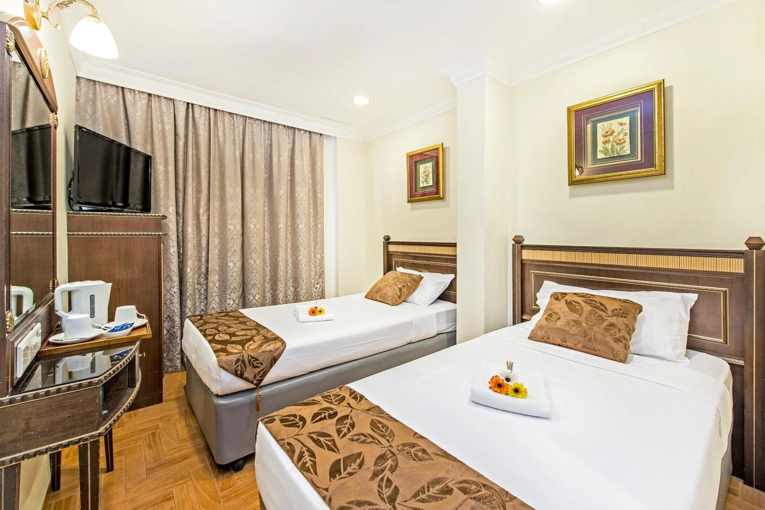 Twin Room in Hotel 81 Chinatown