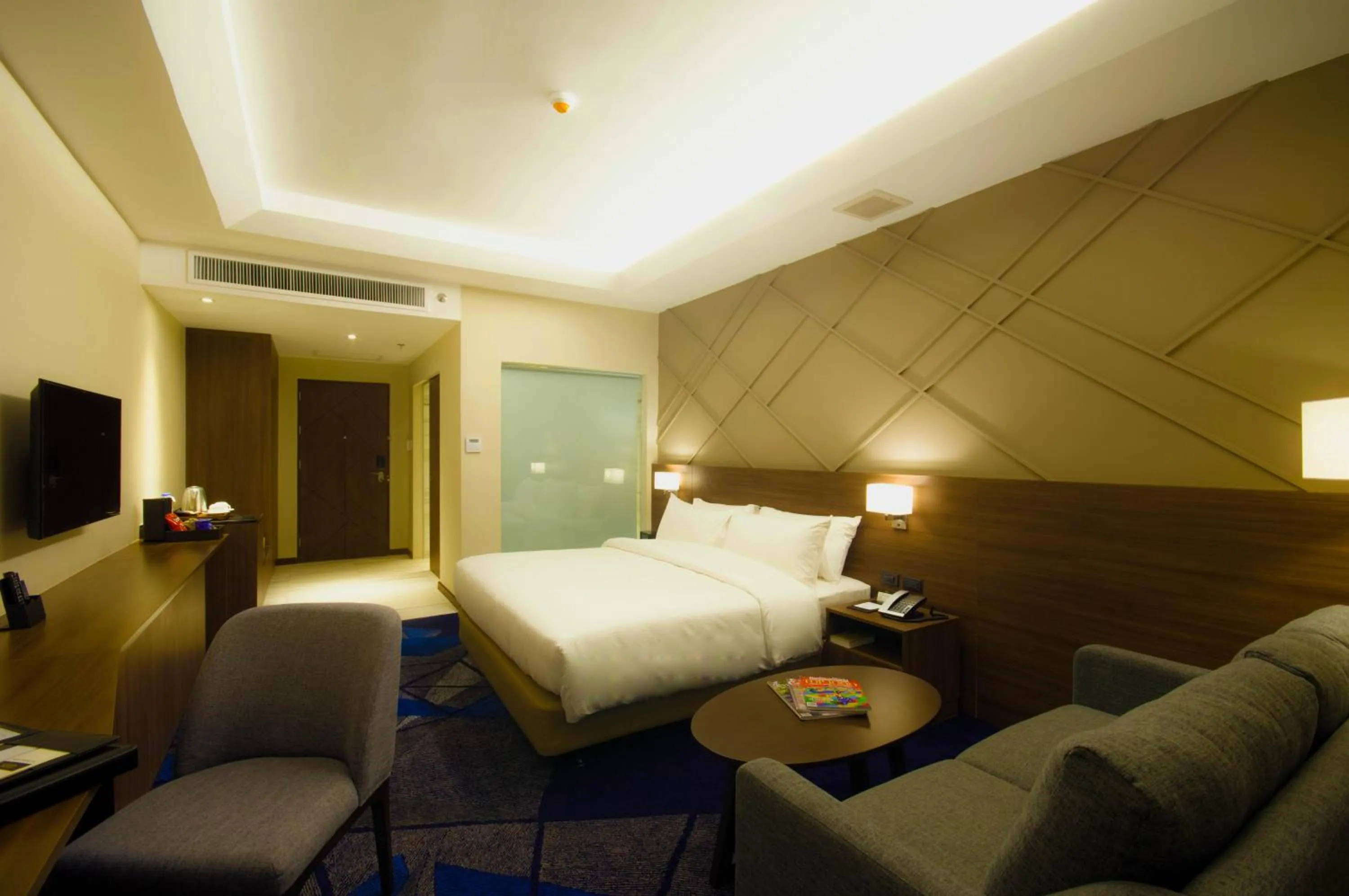 Premier King in Luxent Hotel