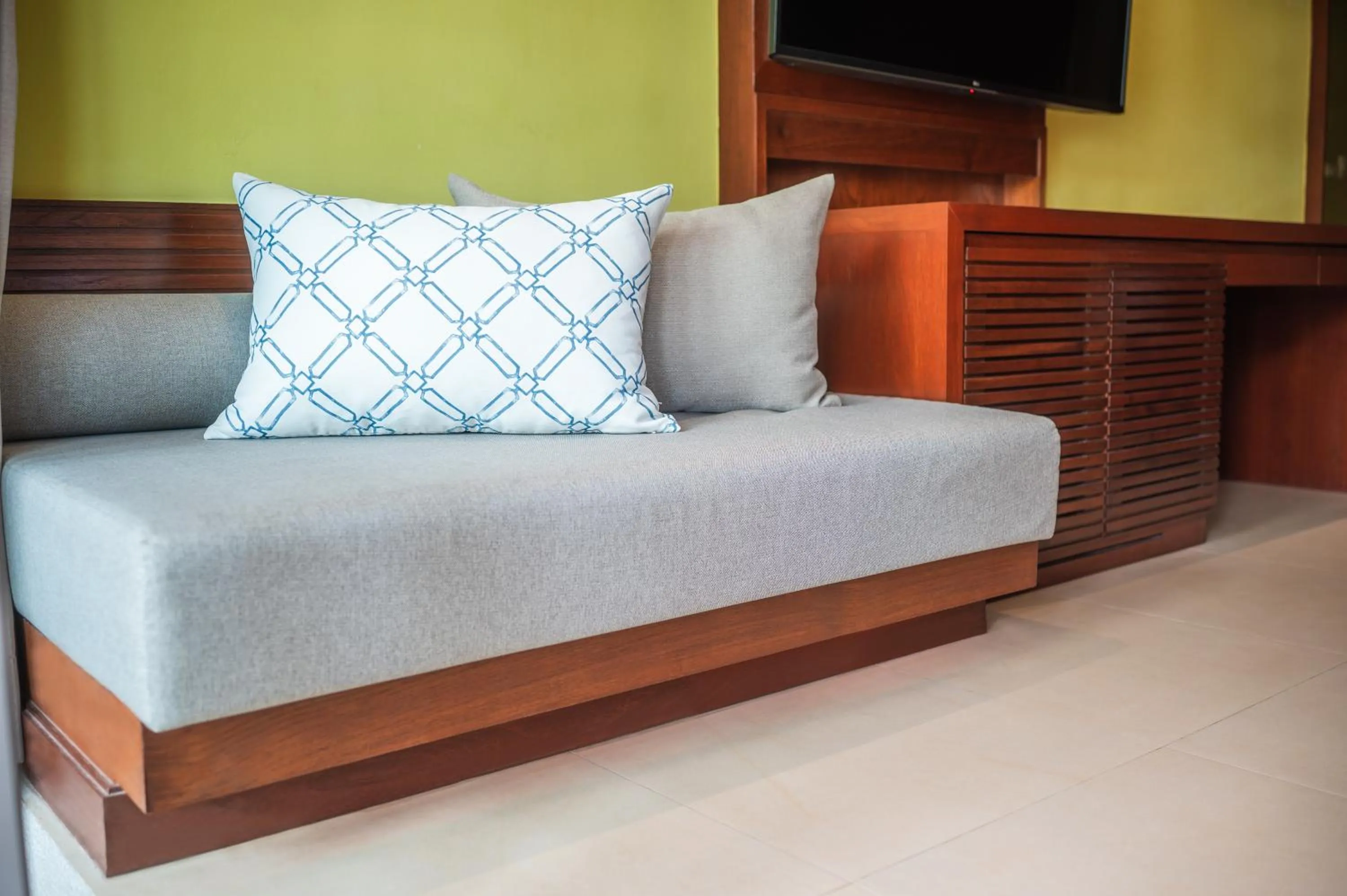 Guest Room 1 King in Patong Merlin Hotel - SHA Plus