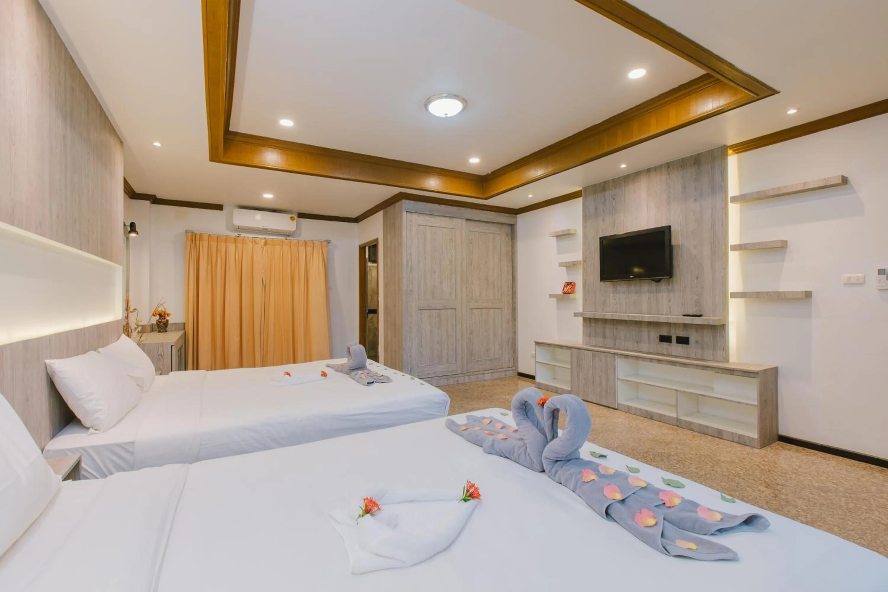 Deluxe Quadruple Room in Royal Prince Residence, Patong Beach