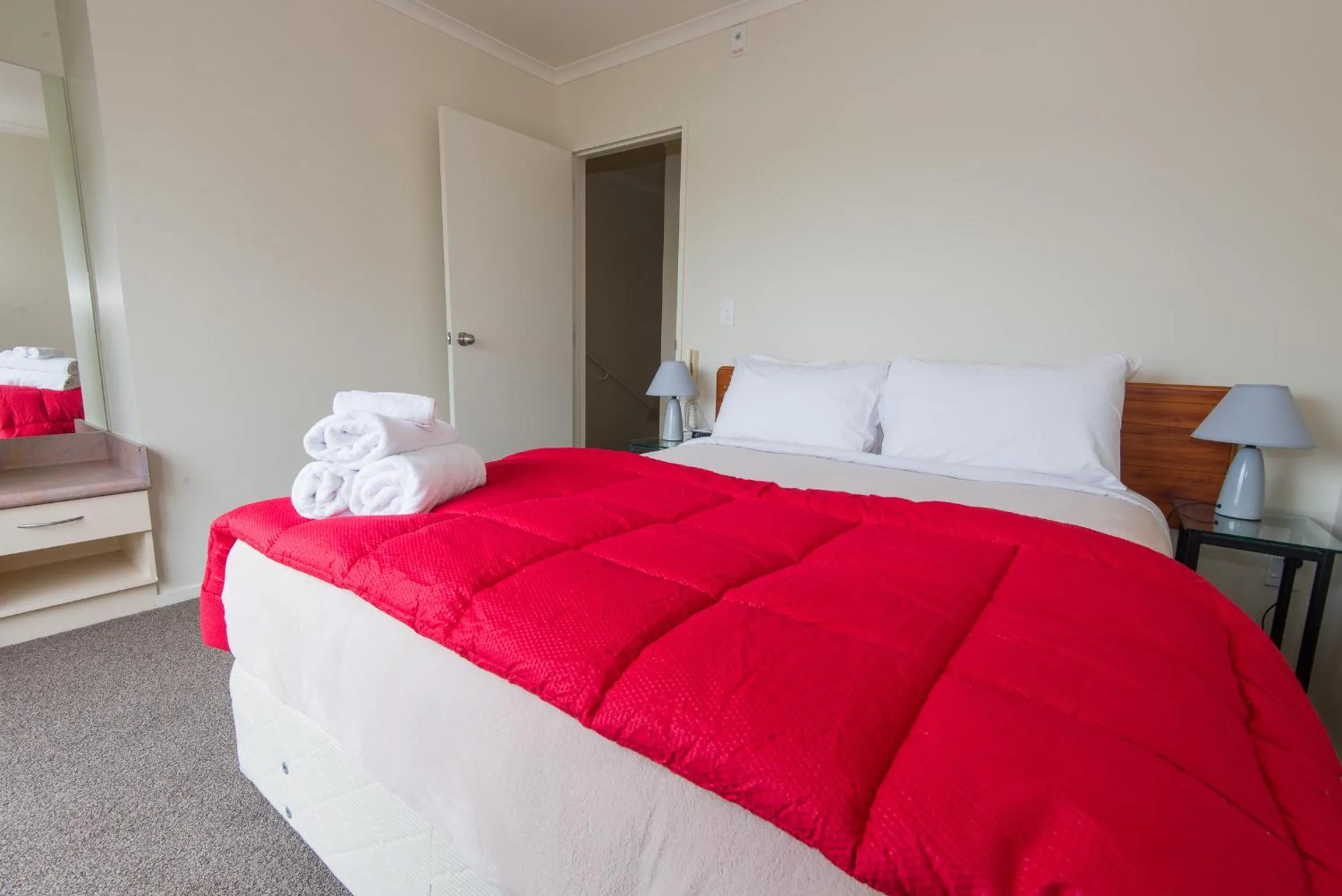 Family One-Bedroom Apartment in Hamilton Settlers Motor lodge