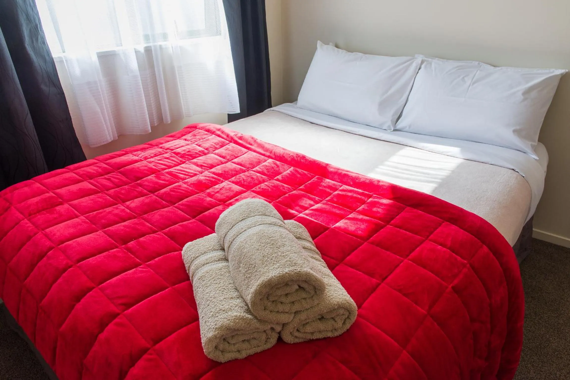 Two-Bedroom Loft Apartment in Hamilton Settlers Motor lodge