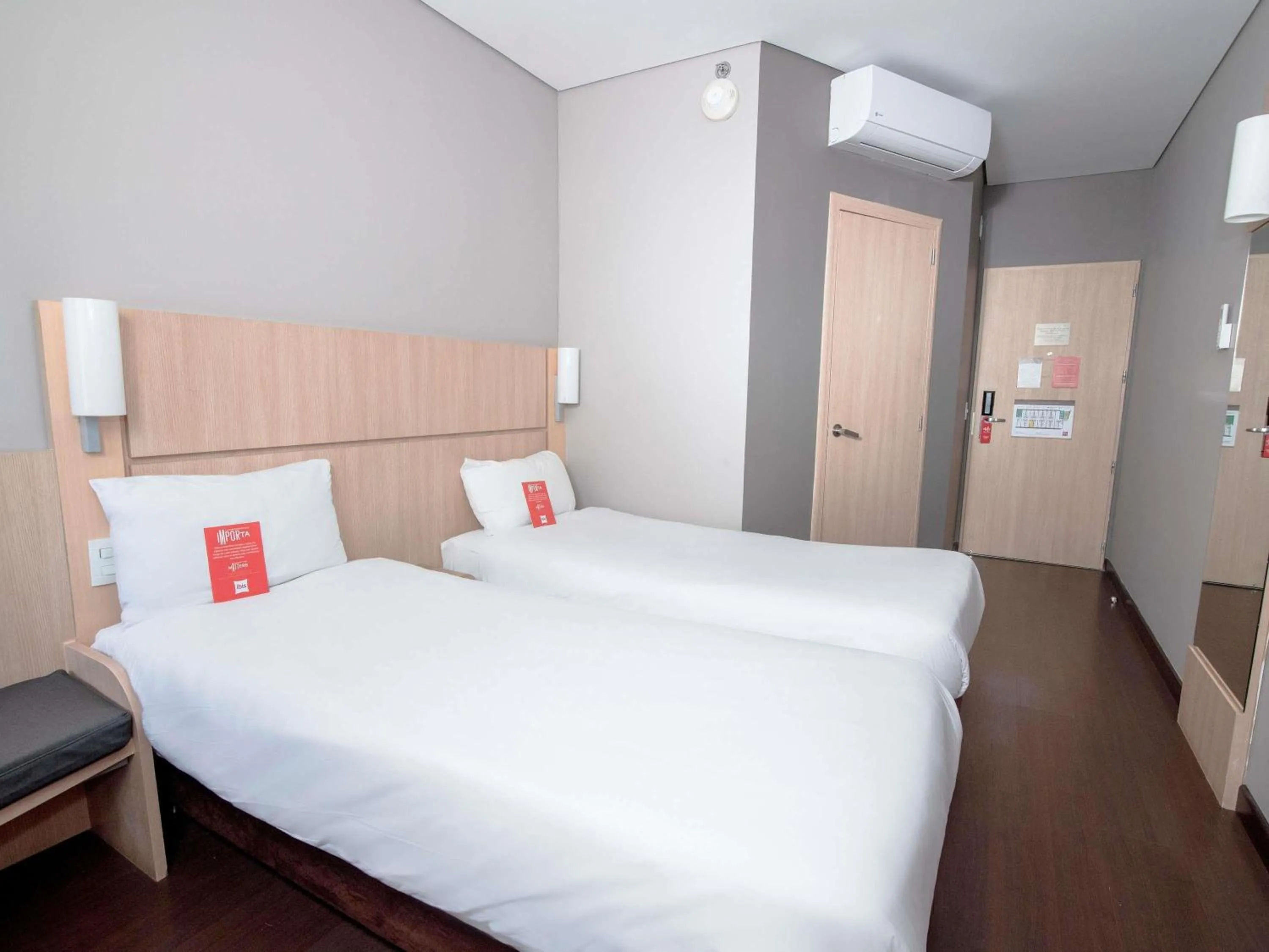 Twin Room in ibis Medellin