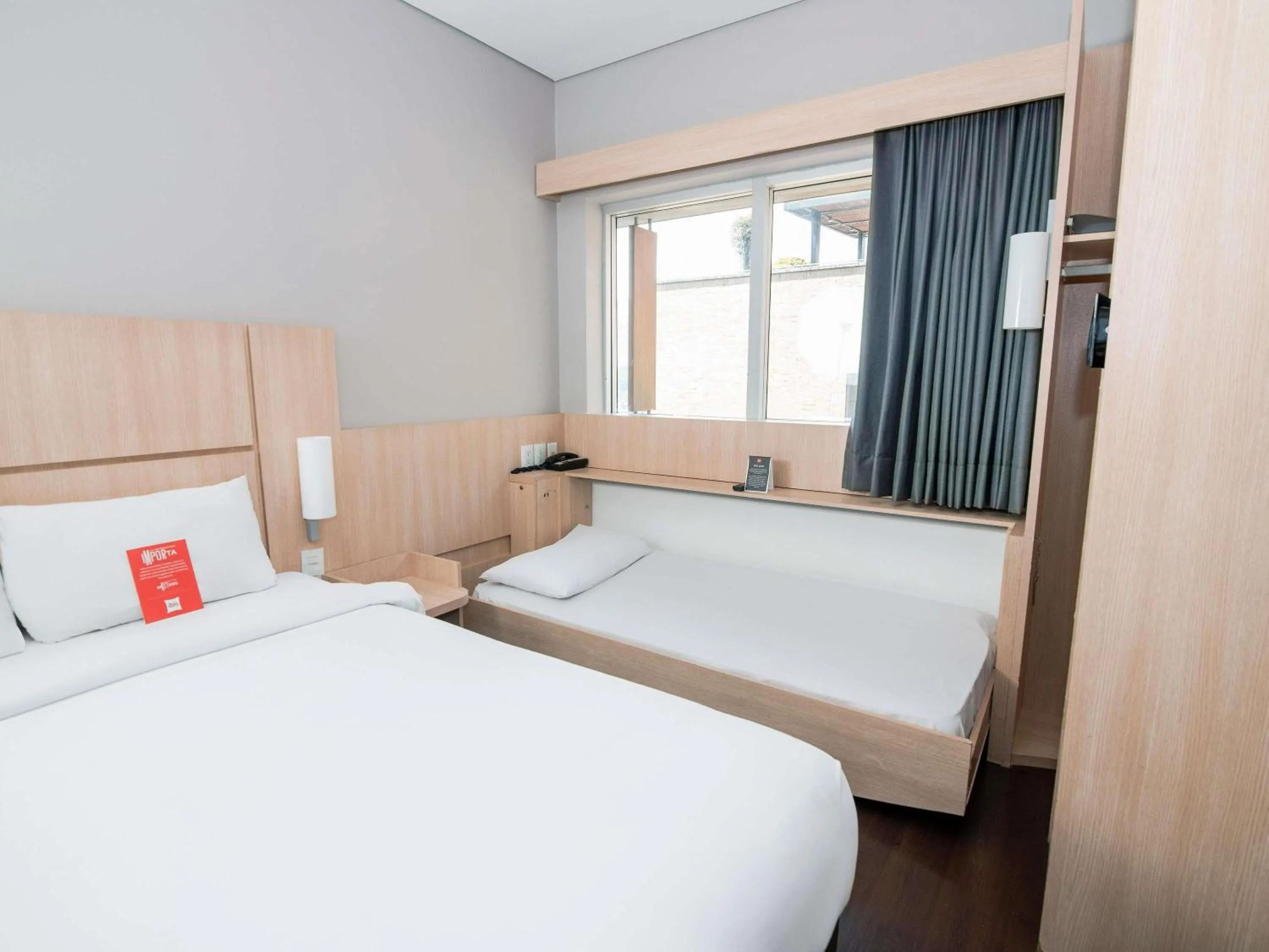 Double Room with Extra Futon for Child in ibis Medellin