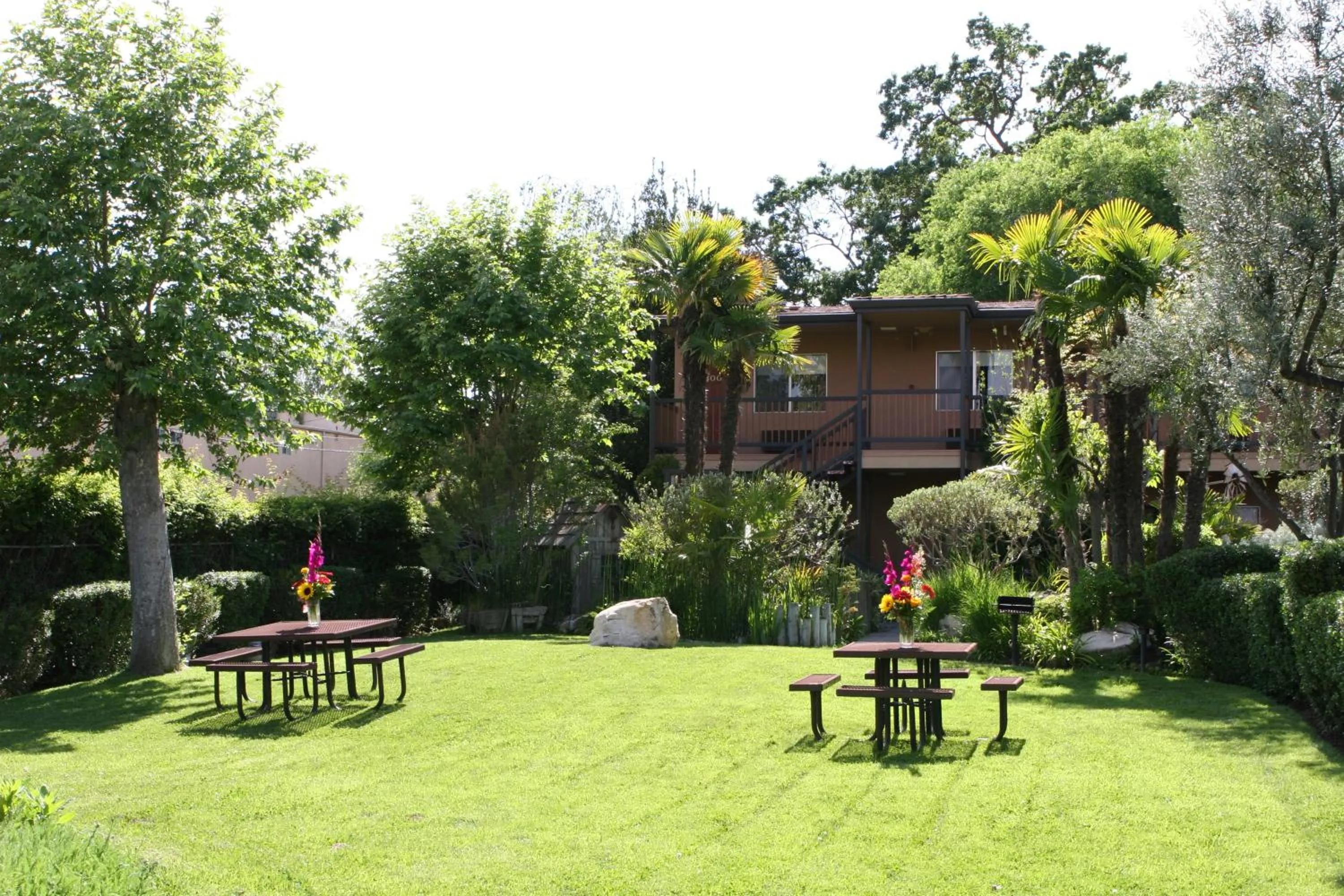 BBQ facilities in Adelaide Inn