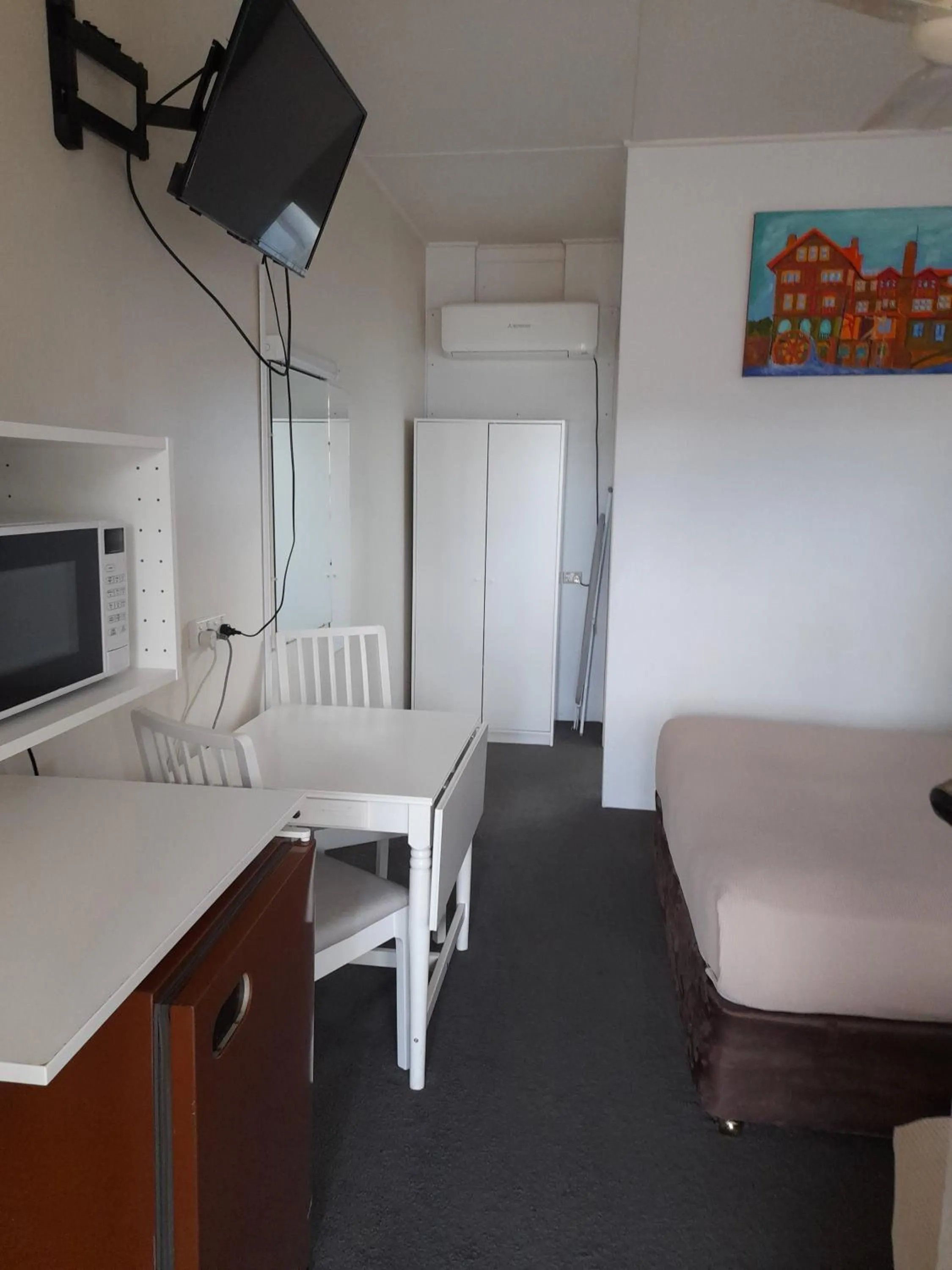 Double Room with Extra Bed in Aromet Motor Inn