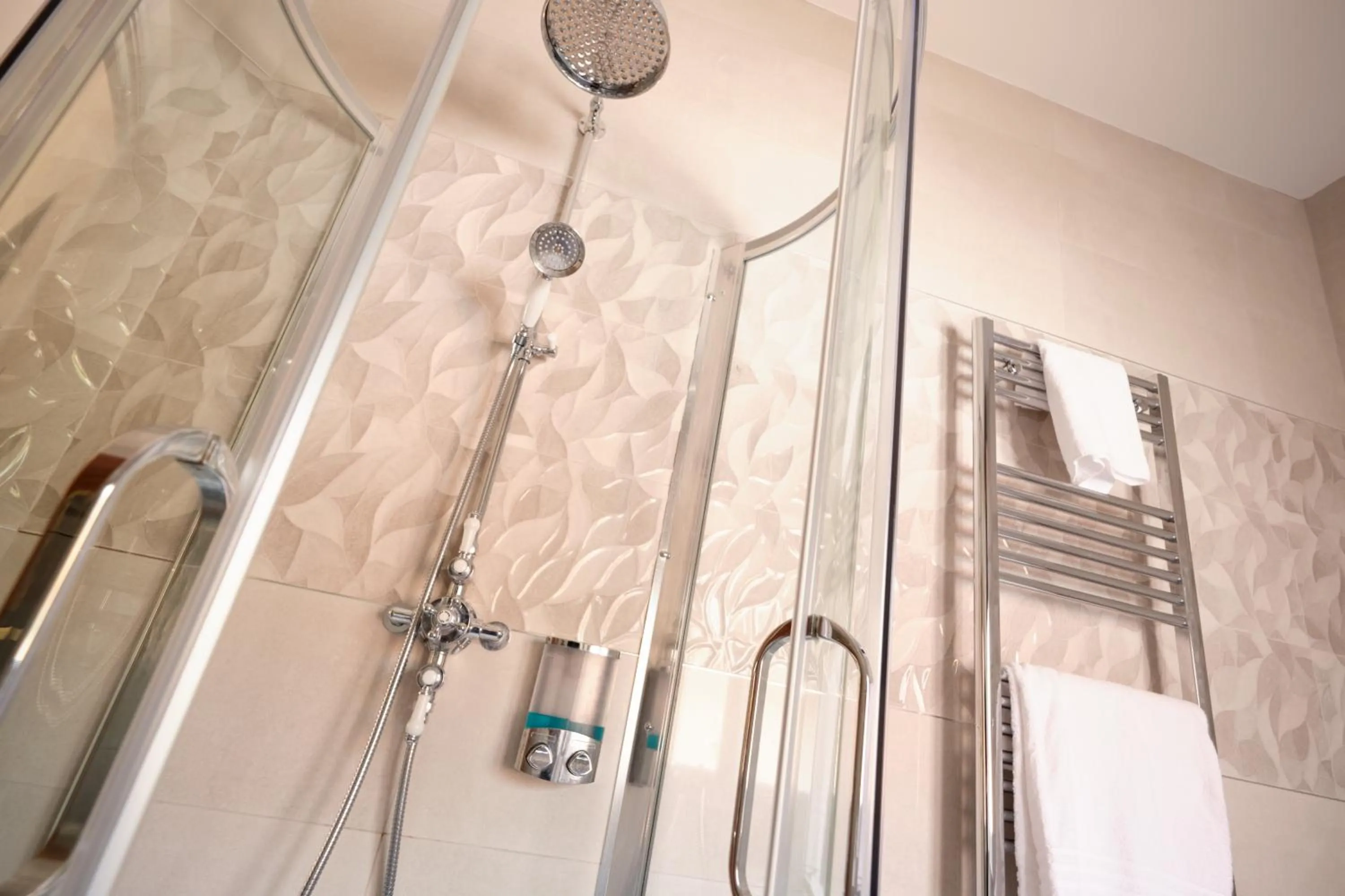 Superior Double Room in Kings Park Hotel