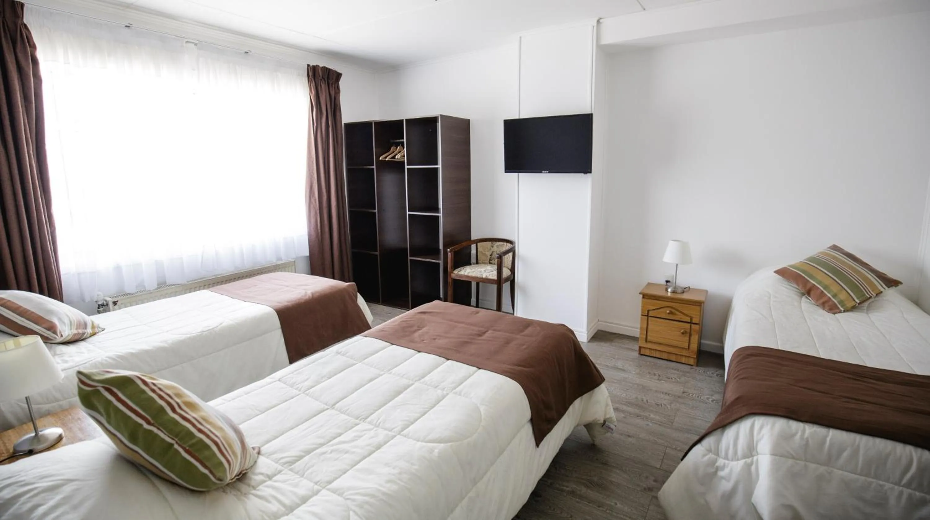Triple Room with Private Bathroom in Hostal Ventisqueros