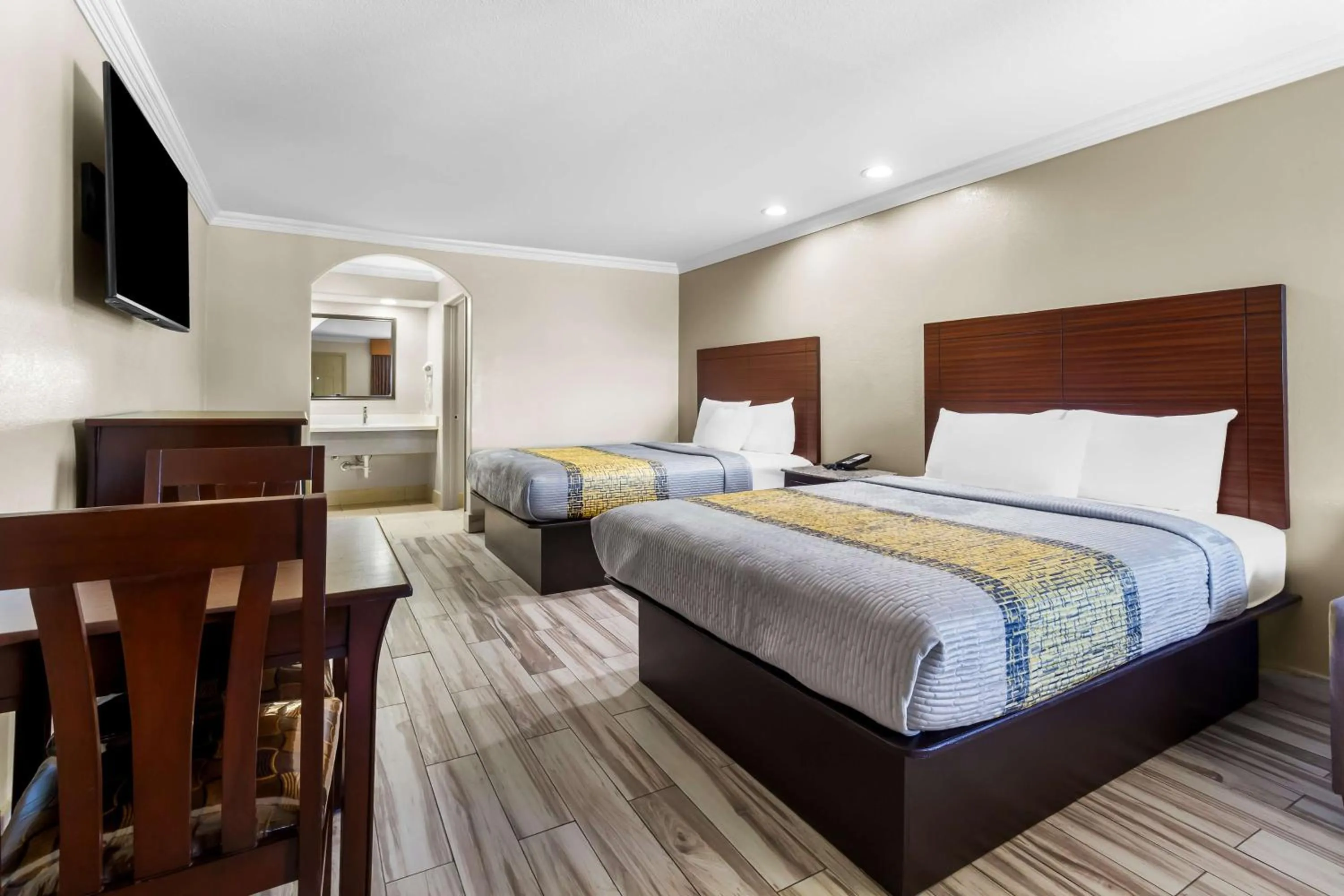 Queen Room with Two Queen Beds - Smoking in Americas Best Value Inn Houston Heights at I-45
