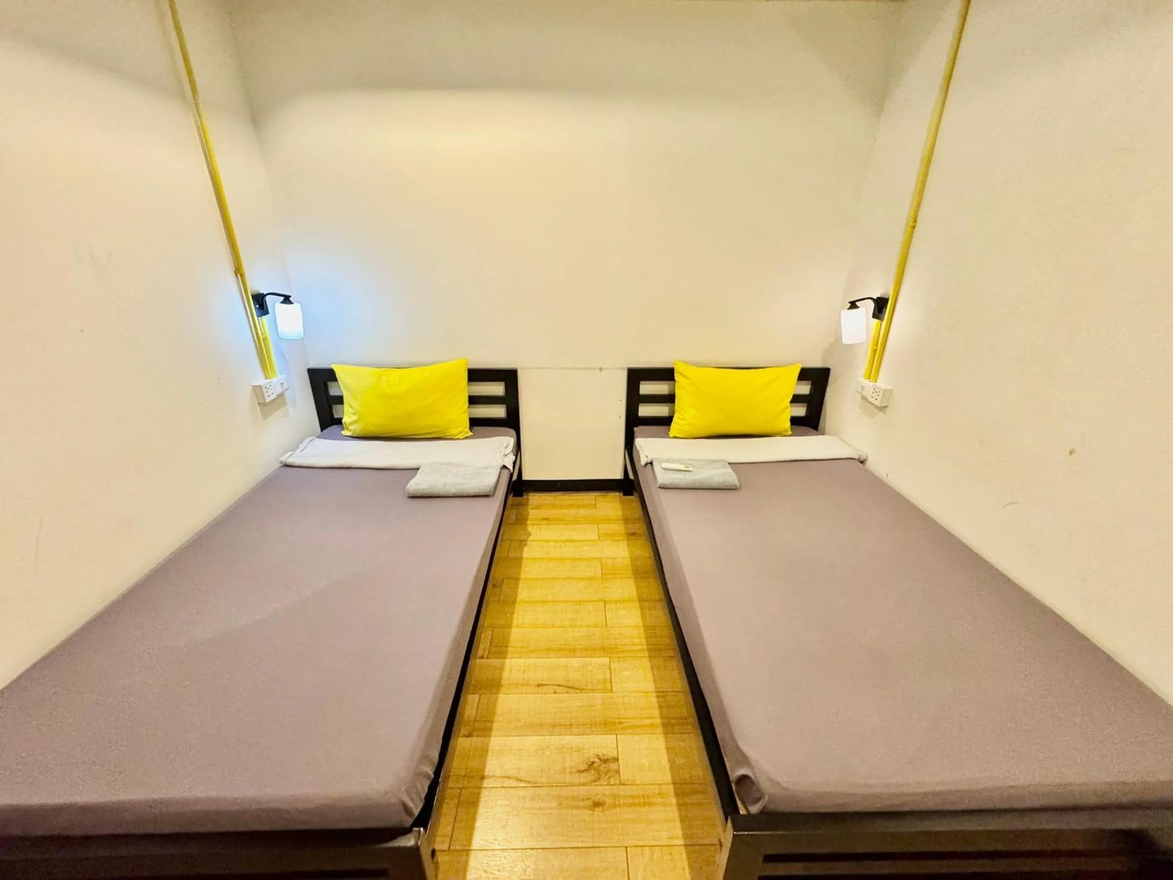 Twin Room with Shared Bathroom in Best Bed Suvarnabhumi Hostel