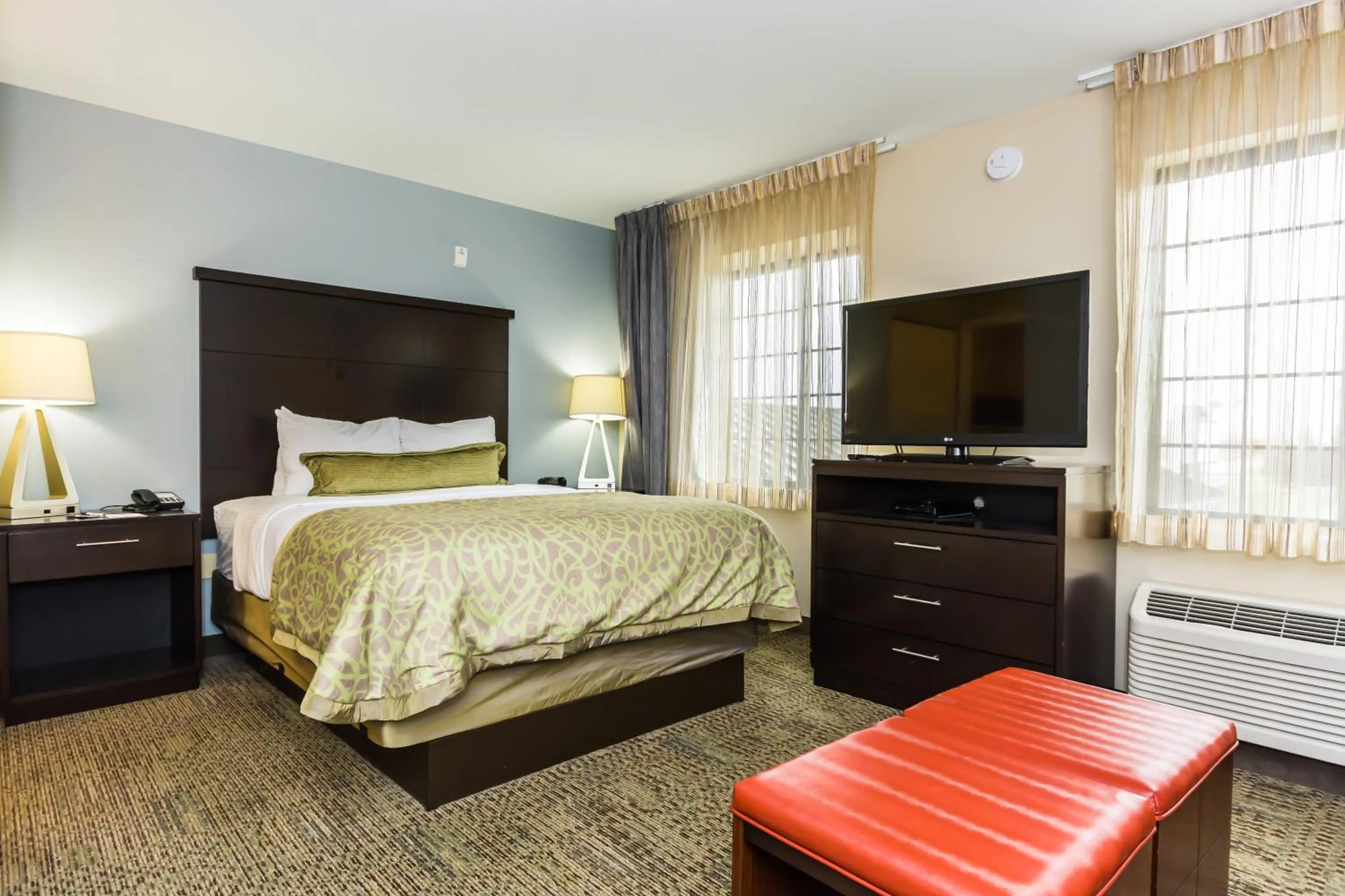 Queen Studio Suite - Hearing Accessible in Staybridge Suites Grand Forks by IHG