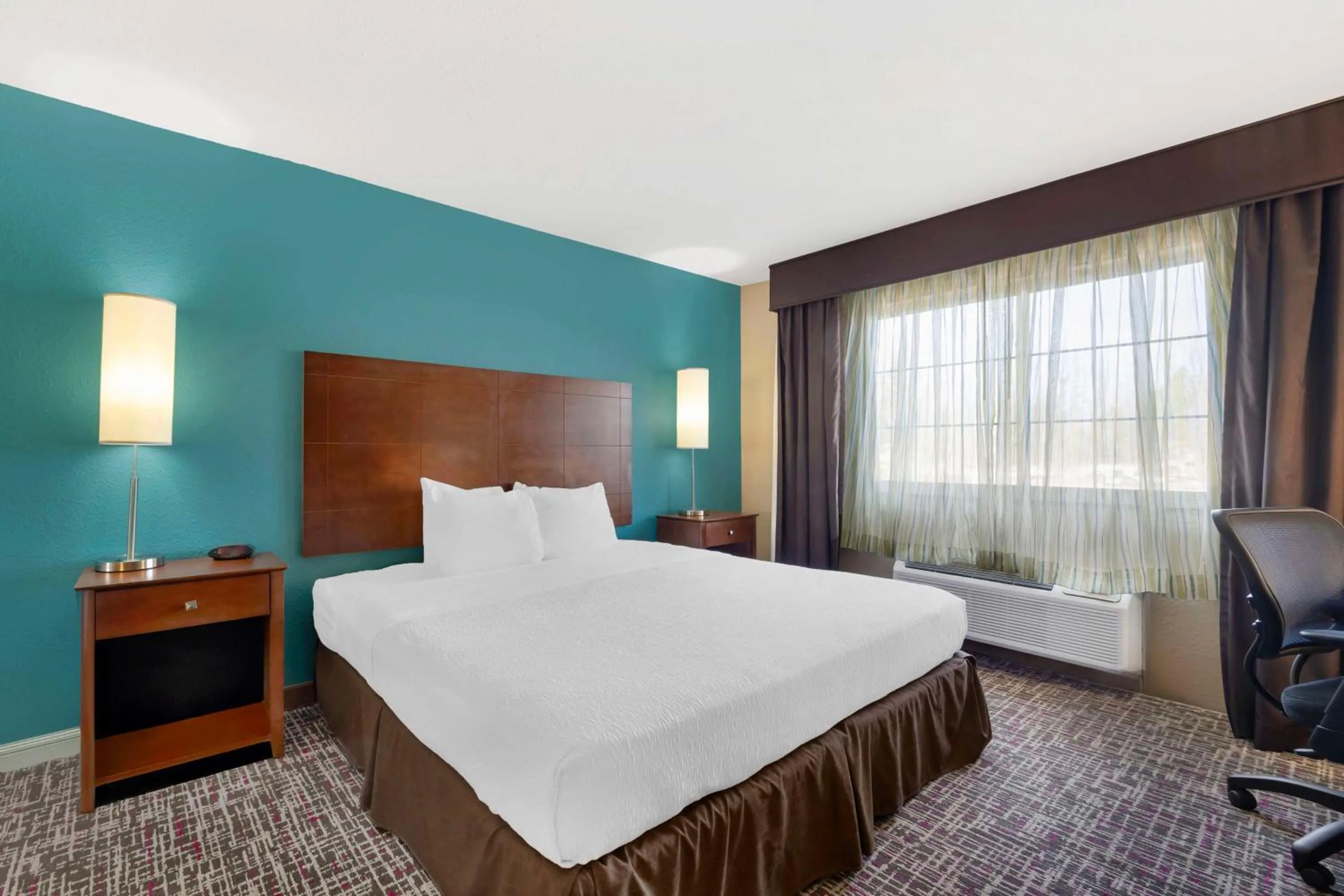 King Room with Jetted Tub - Non-Smoking in Best Western Central City