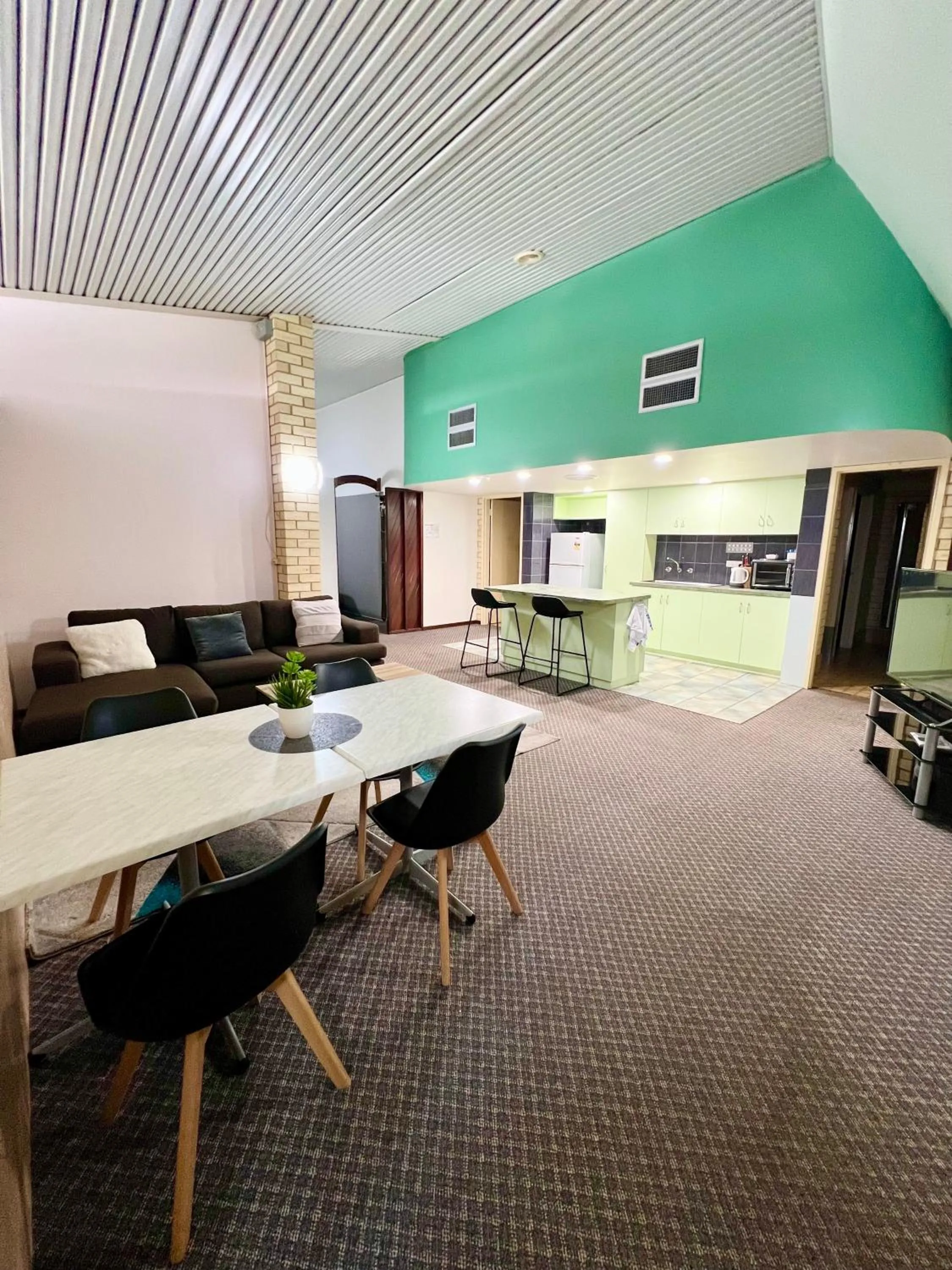 Two-Bedroom Apartment in Sails Motel Geraldton