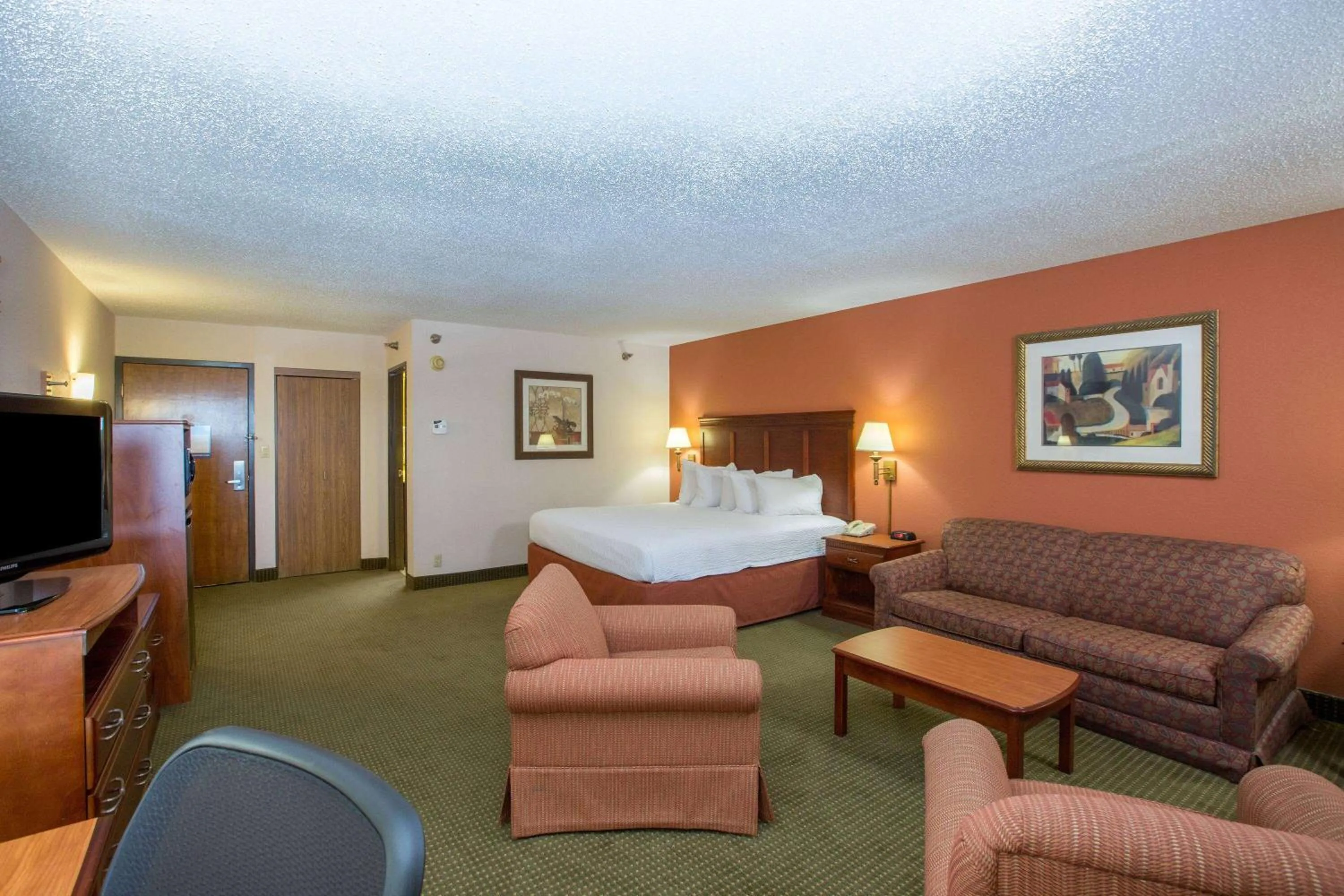 King Room - Mobility Access/Non-Smoking in AmericInn by Wyndham Omaha