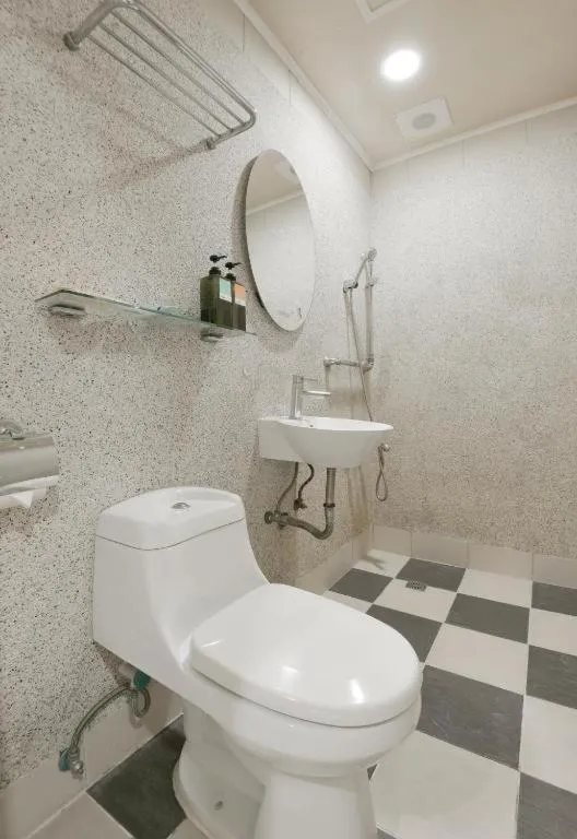 Single Room with Private Bathroom in Raise Hotel Taichung