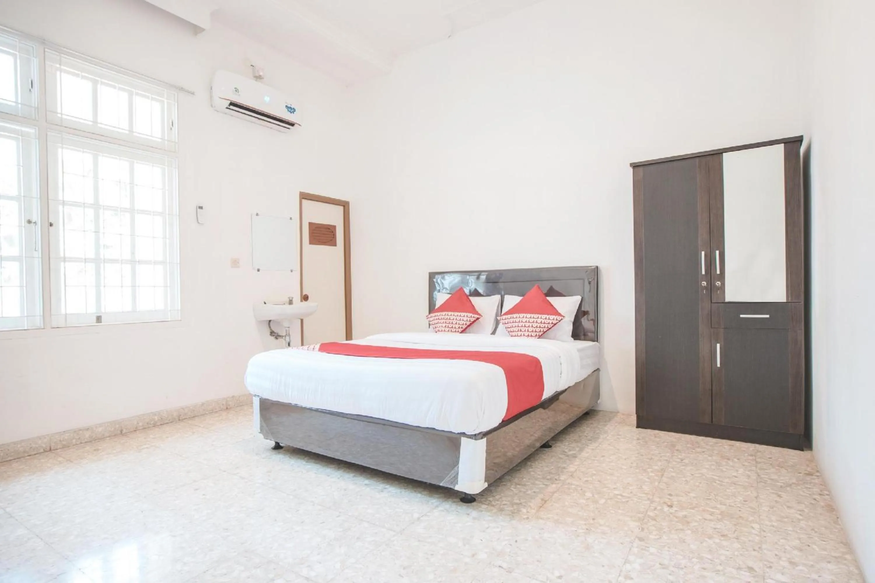 Standard Double Room in Capital O 332 Residence G17 Kemang
