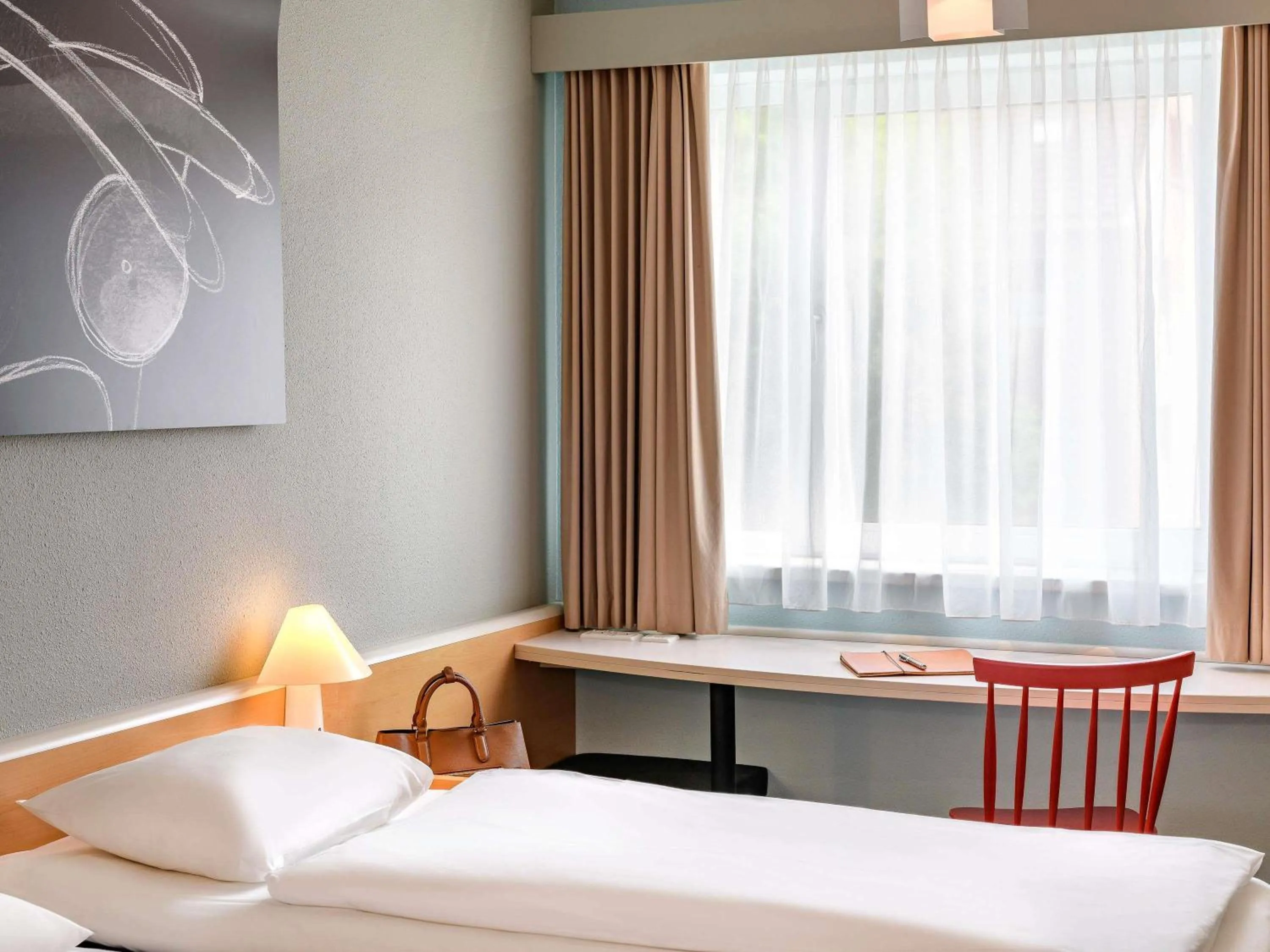 Superior Double Room in ibis Hamburg Alsterring