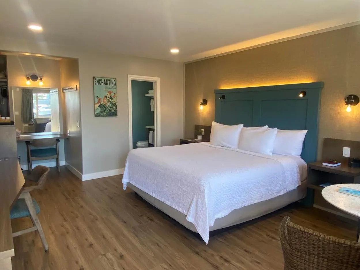 Standard King Room. No Pets in Castle Inn