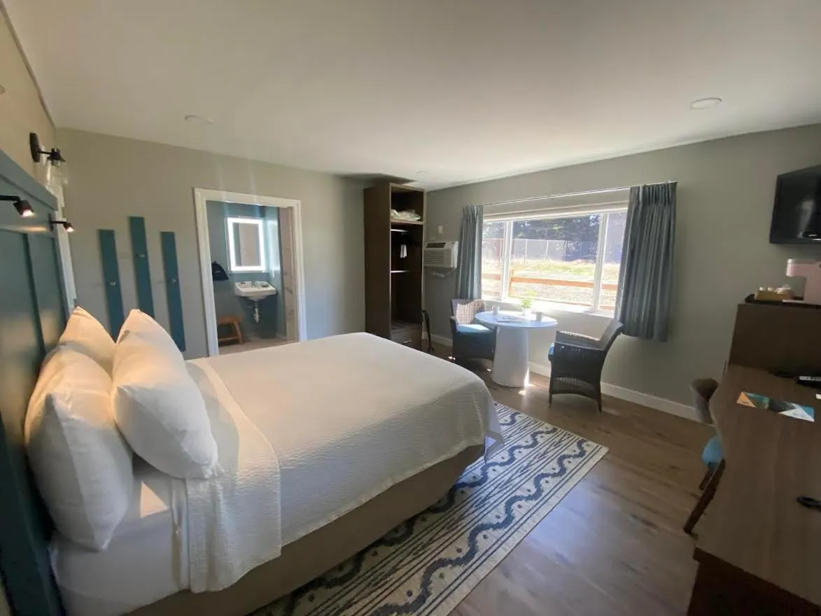 Accessible Budget Queen Room in Castle Inn