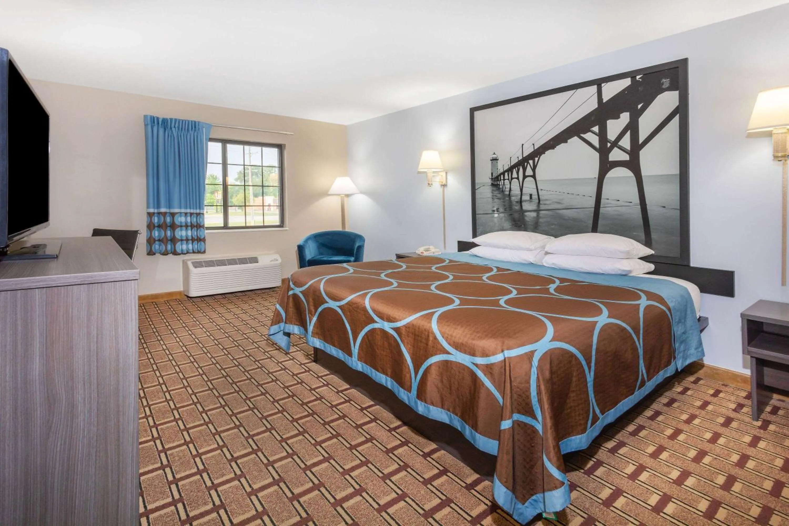 King Room with Interior Entrance - Non-Smoking in Super 8 by Wyndham Marysville/Port Huron Area