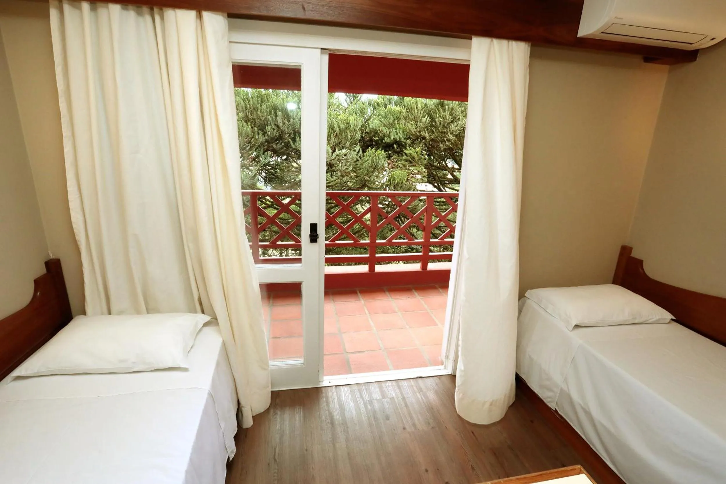 Luxury Twin Room in Tri Hotel