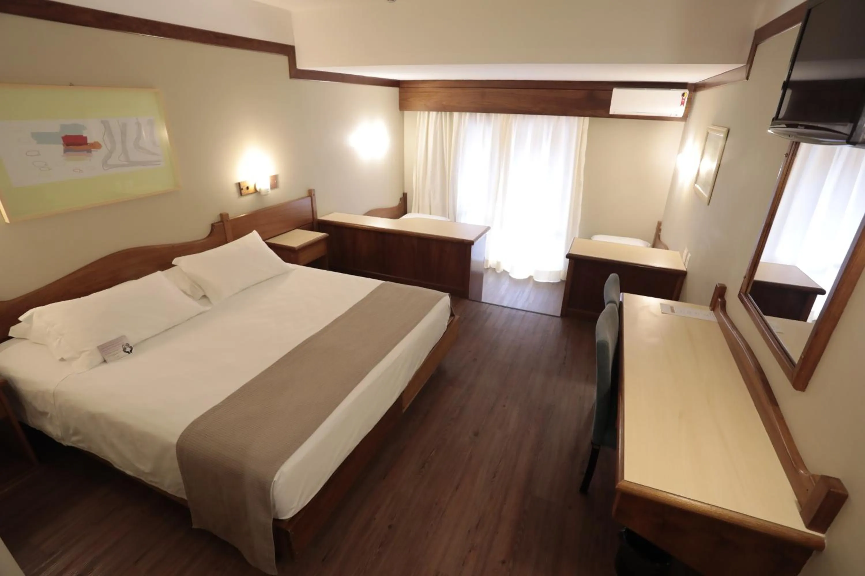 Luxury Twin Room in Tri Hotel