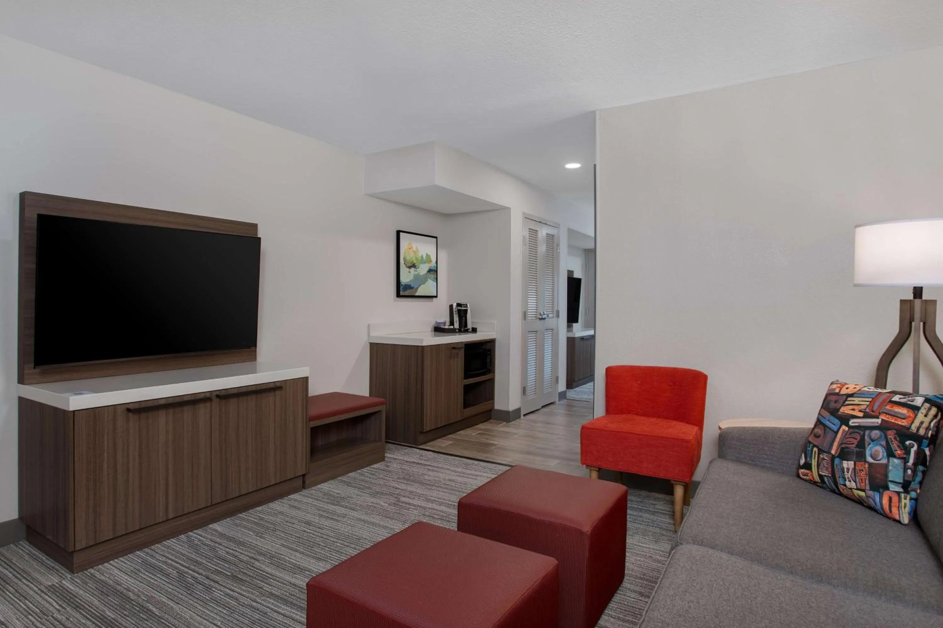 Junior King Suite with Seating Area in Hilton Garden Inn Omaha West