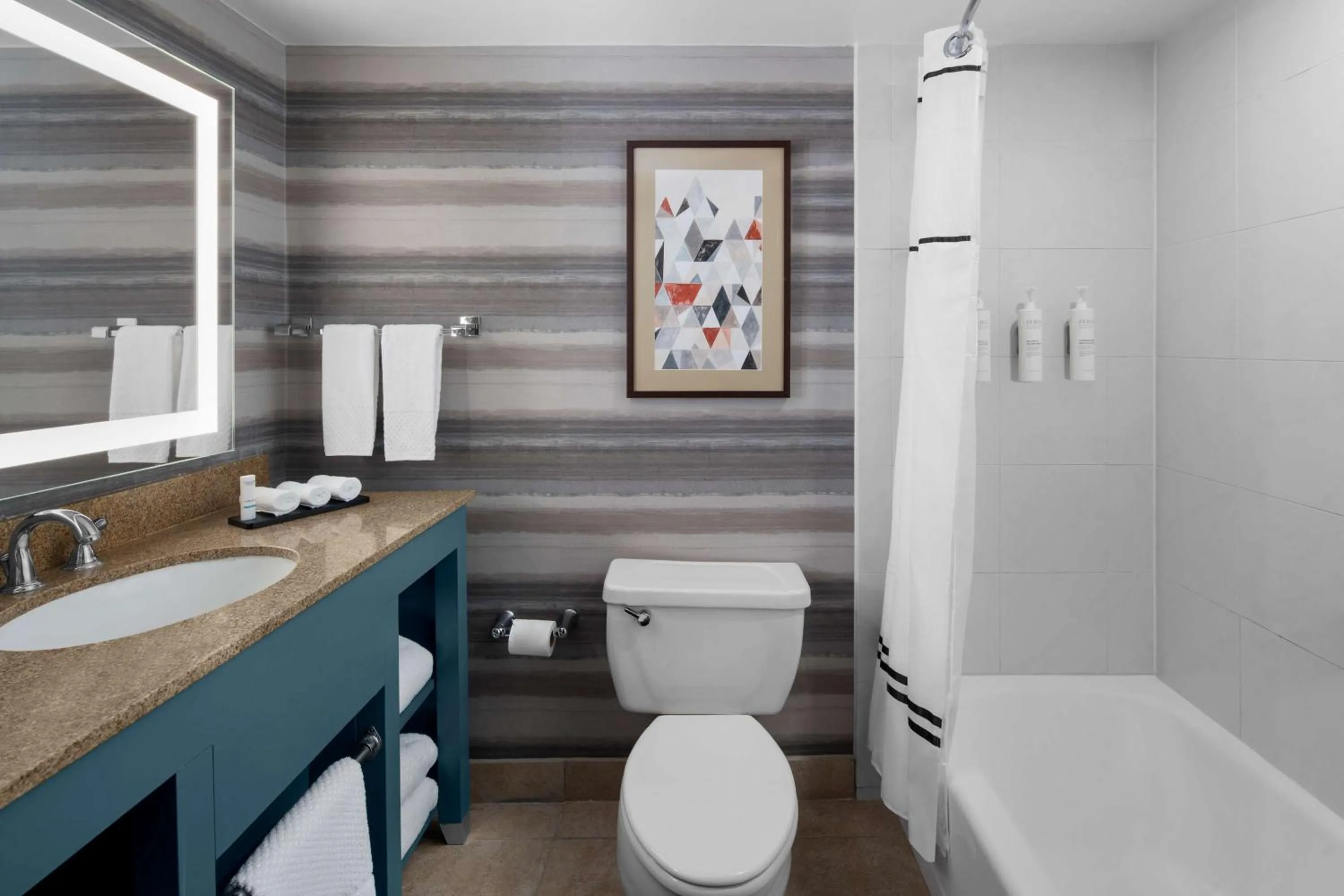 Two-Room Queen Suite with Two Queen Beds in Embassy Suites by Hilton Phoenix Biltmore