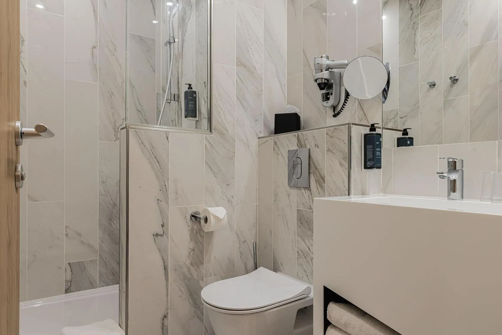 Family triple room in Best Western Plus Comedie Saint Roch