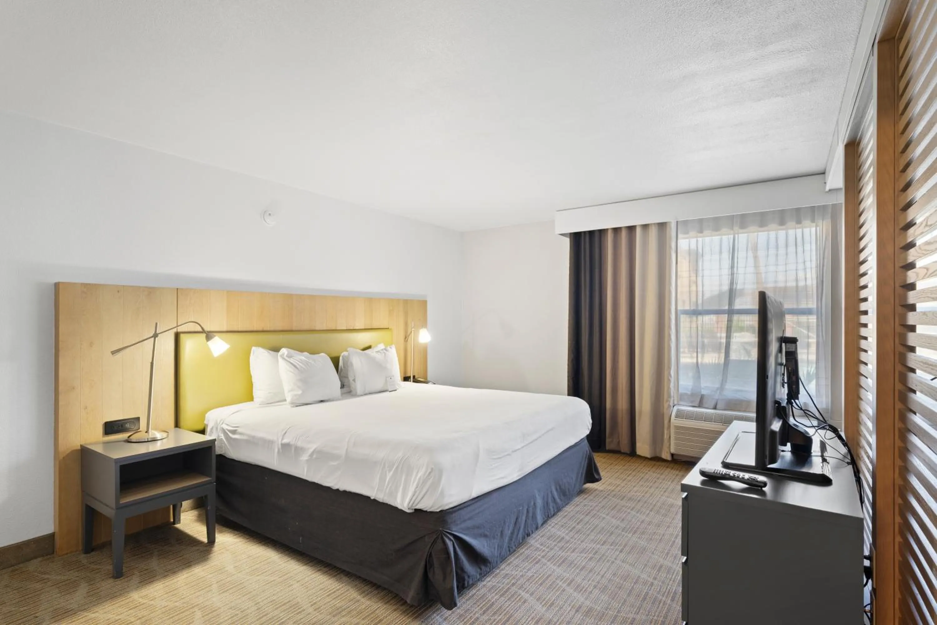 Queen Room - Disability Access in GreenTree Inn & Suites Phoenix Sky Harbor