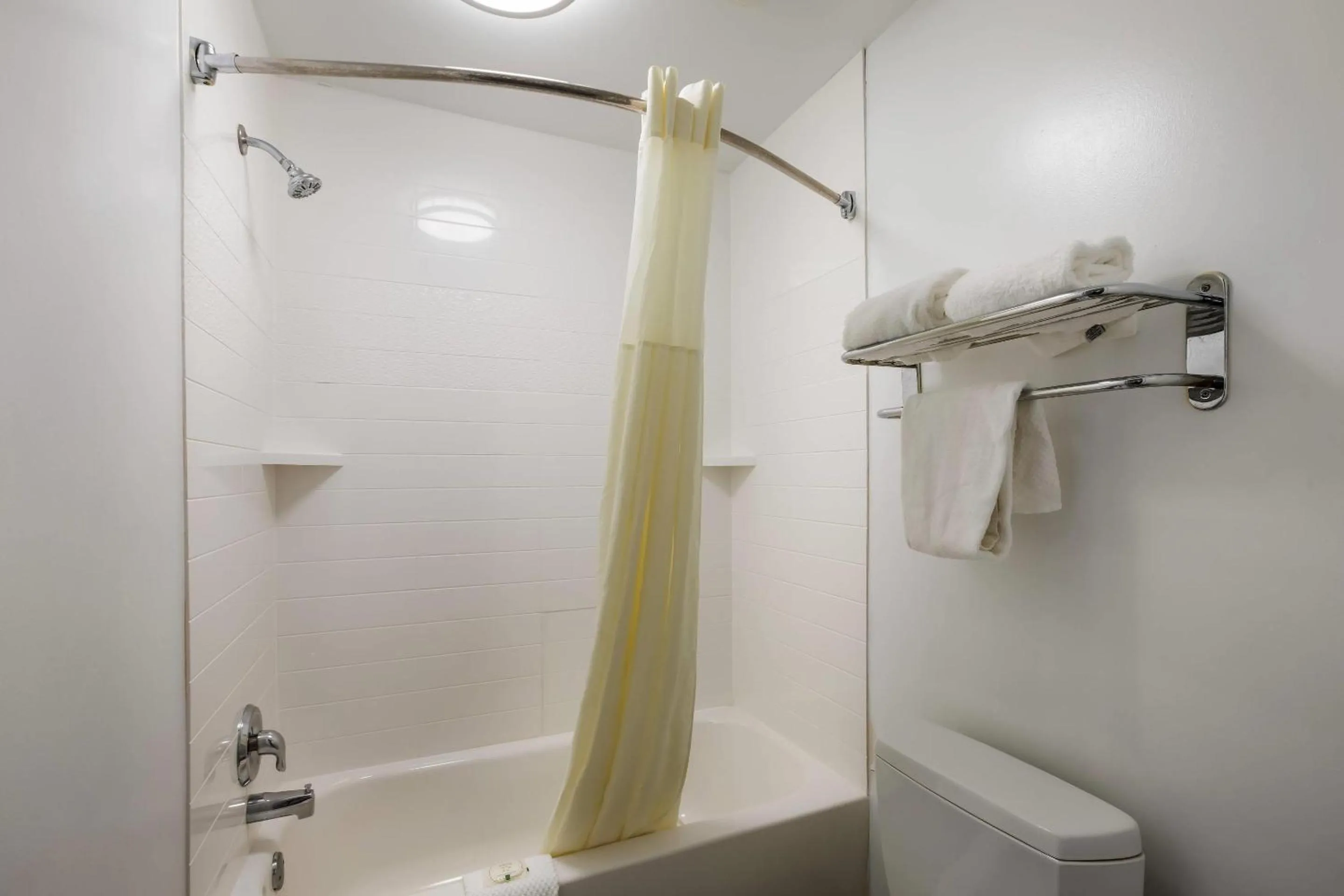 Deluxe King Suite in Quality Inn & Suites Greensboro near Lake Oconee