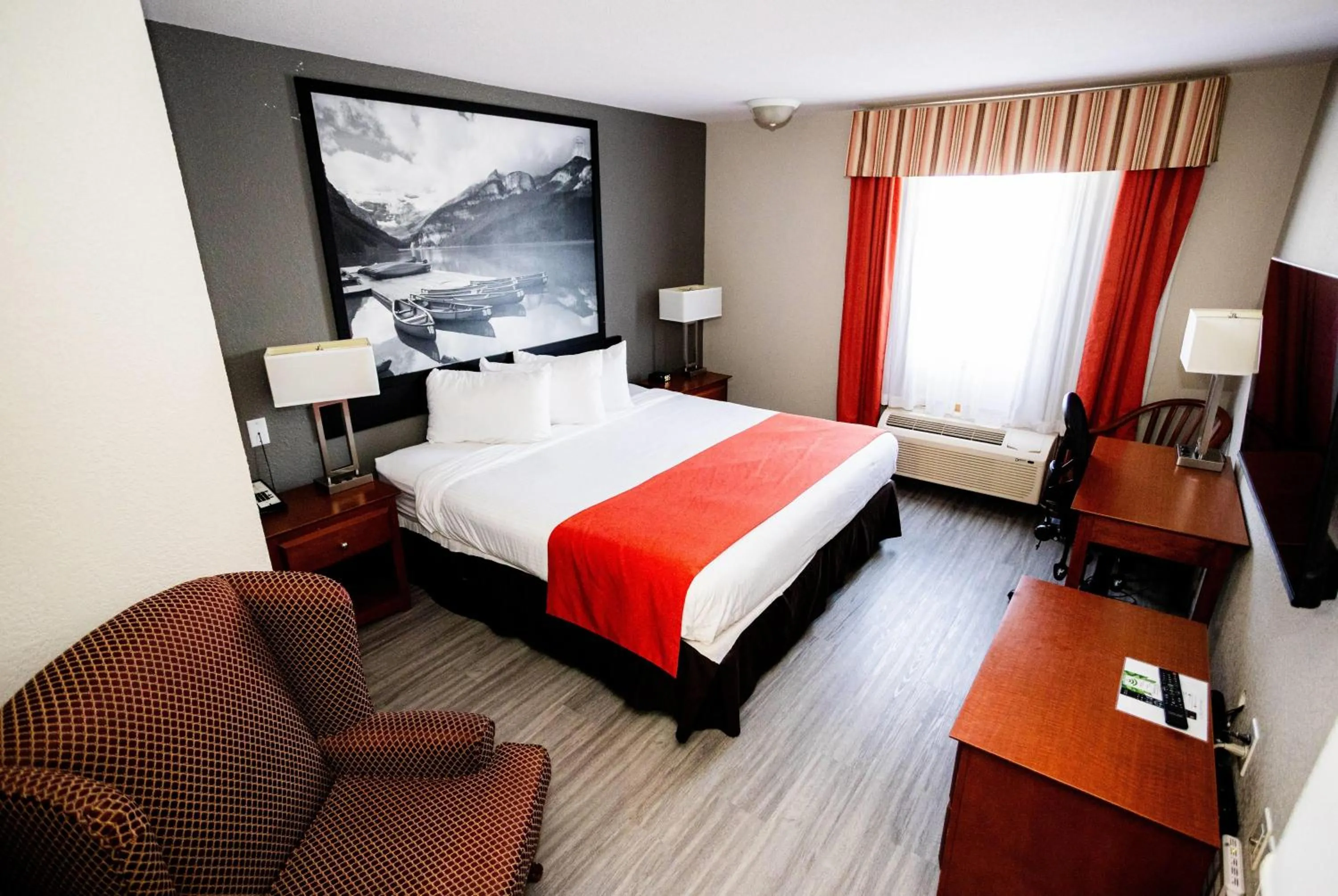 Queen Room with Sofa Bed - Non-Smoking in Super 8 by Wyndham Drayton Valley