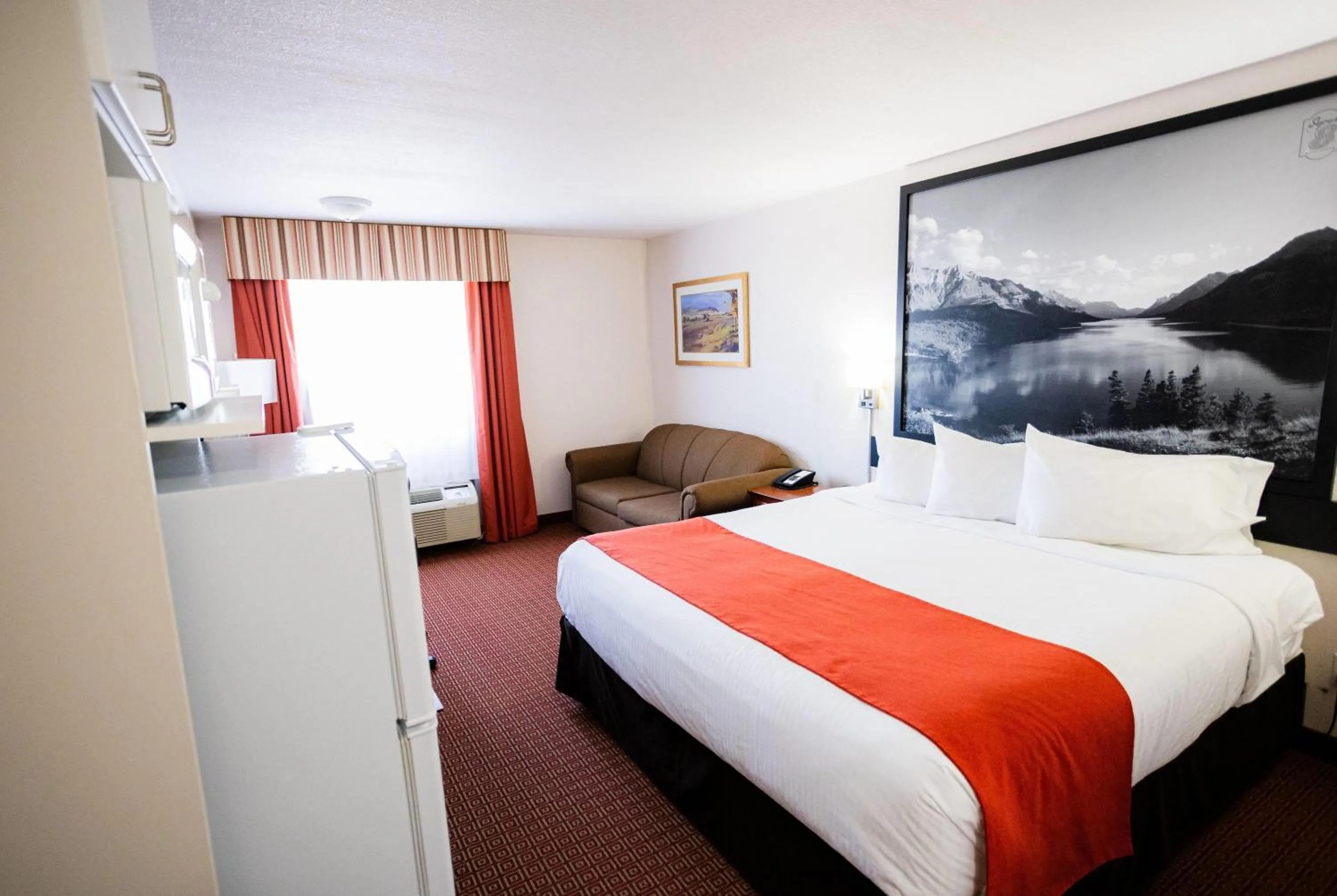 Superior King Room - Non-Smoking in Super 8 by Wyndham Drayton Valley