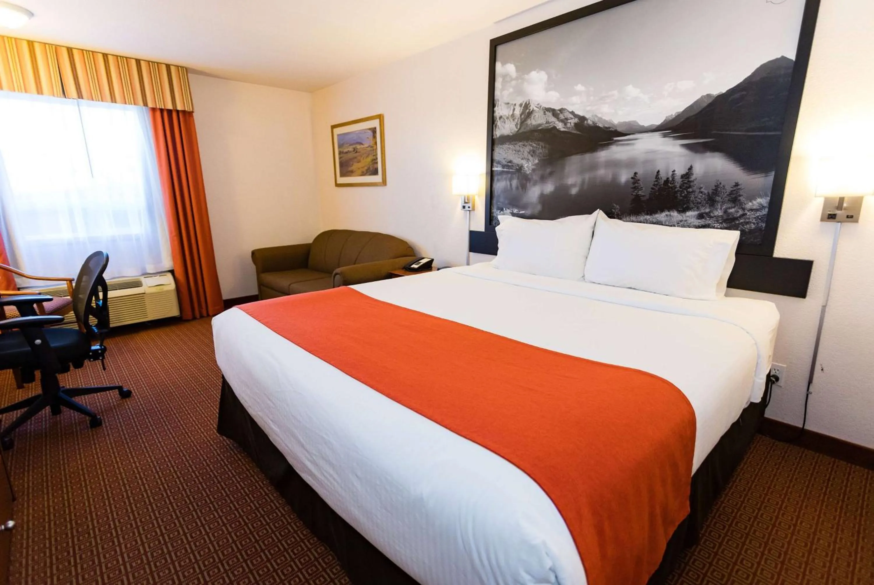 Superior King Room - Non-Smoking in Super 8 by Wyndham Drayton Valley