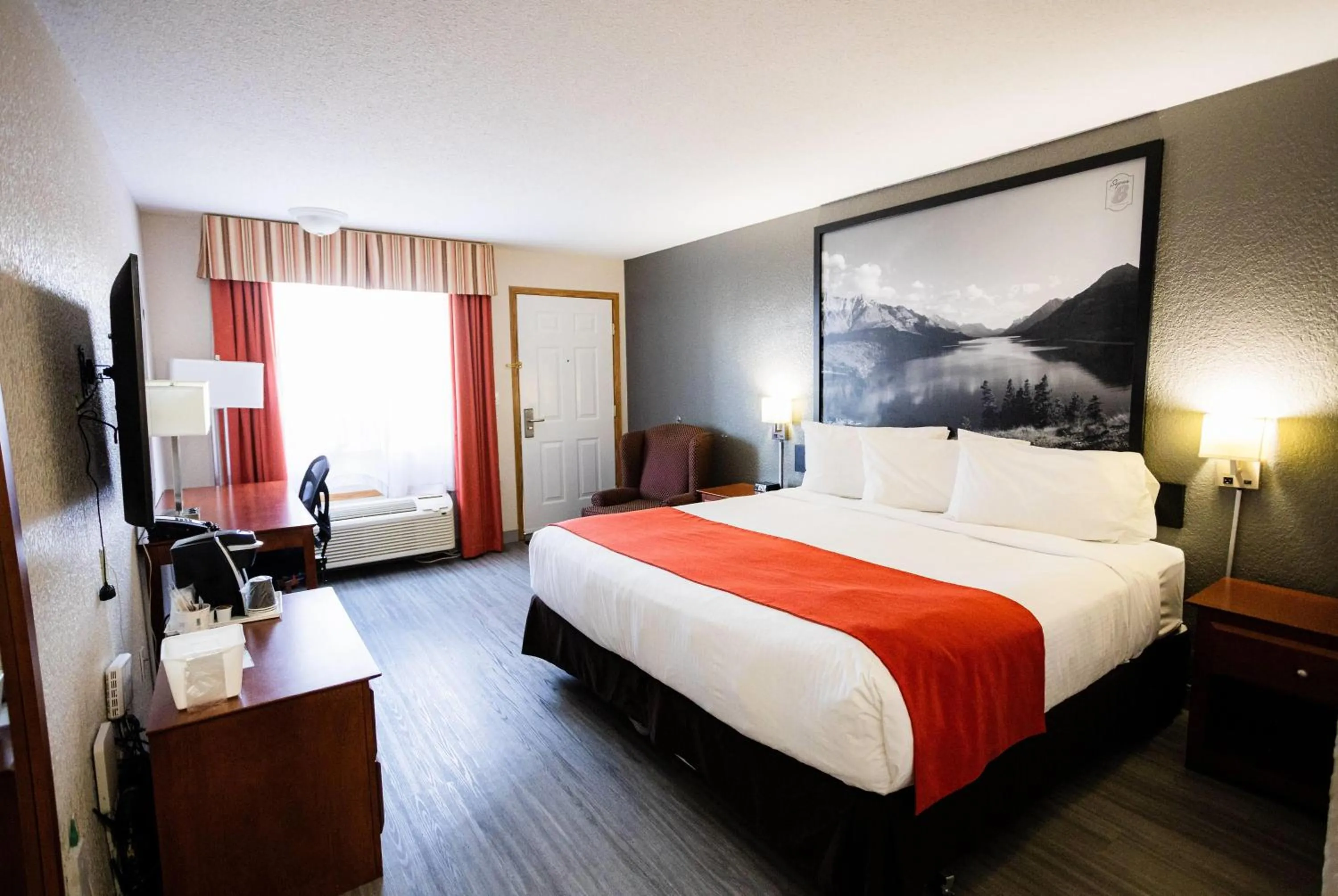 King Room - Disability Access/Non-Smoking in Super 8 by Wyndham Drayton Valley