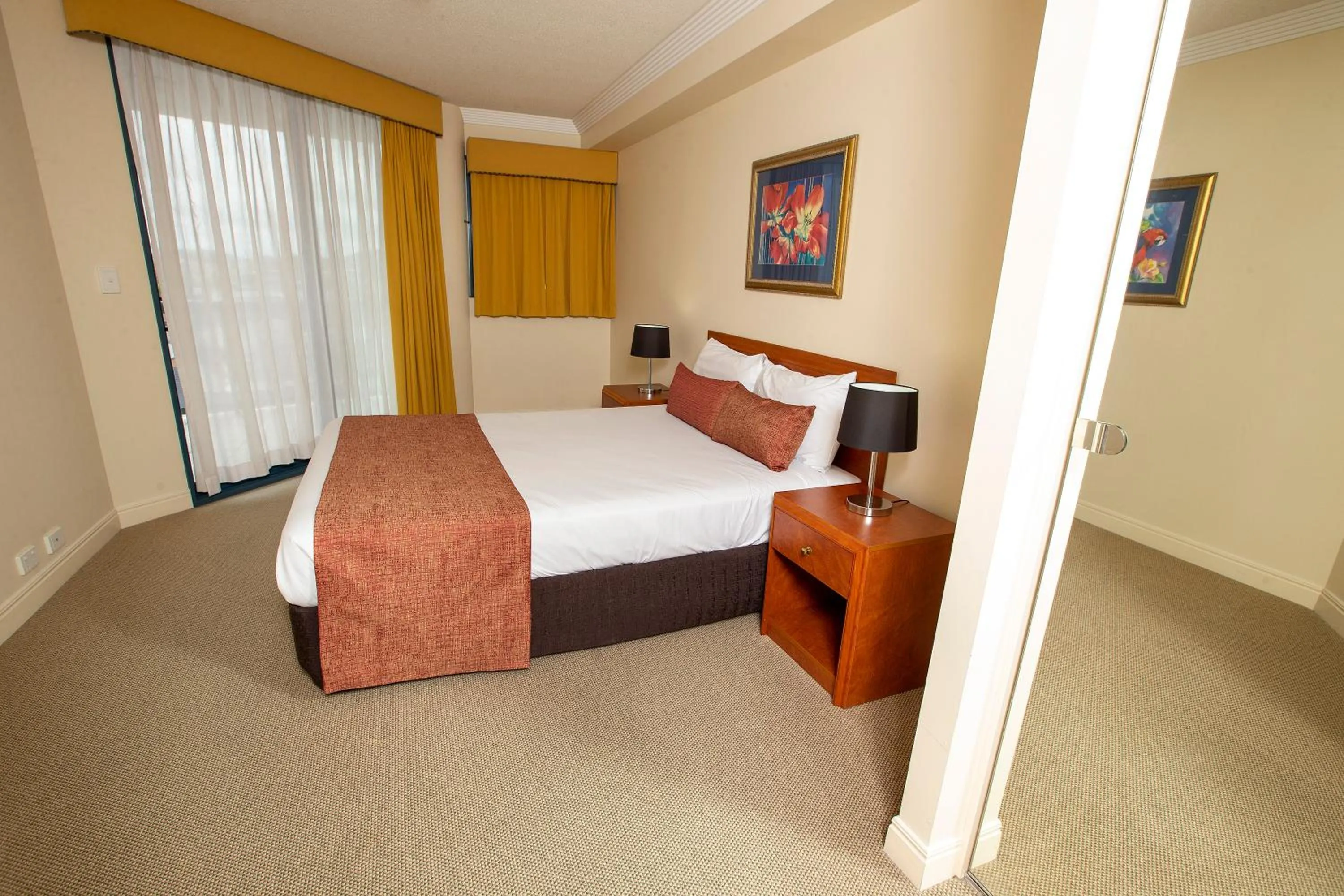 Deluxe Two-Bedroom Apartment in Springwood Tower Apartment Hotel