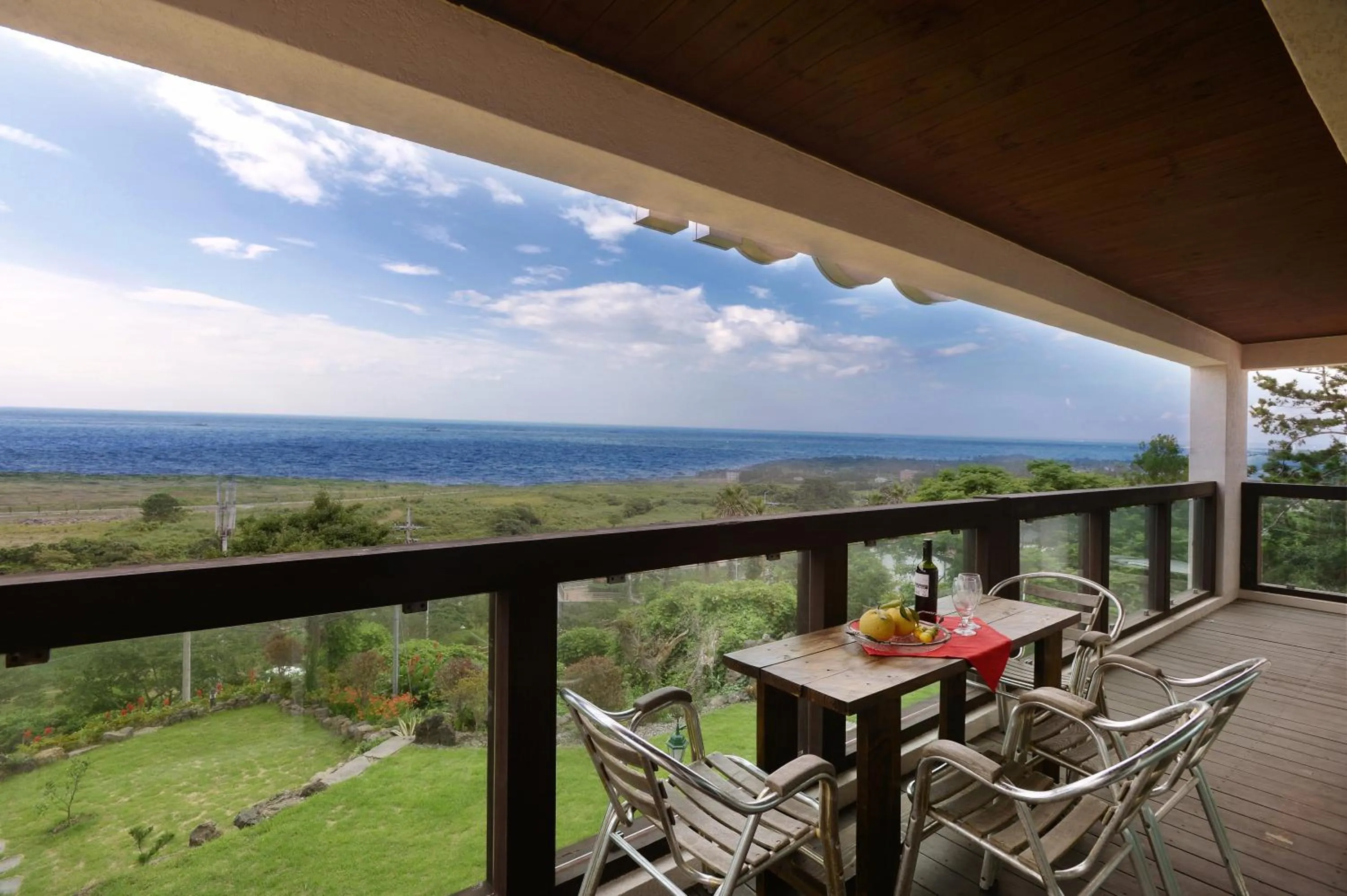 Two-Bedroom Suite with Sea View in Minitel Soul