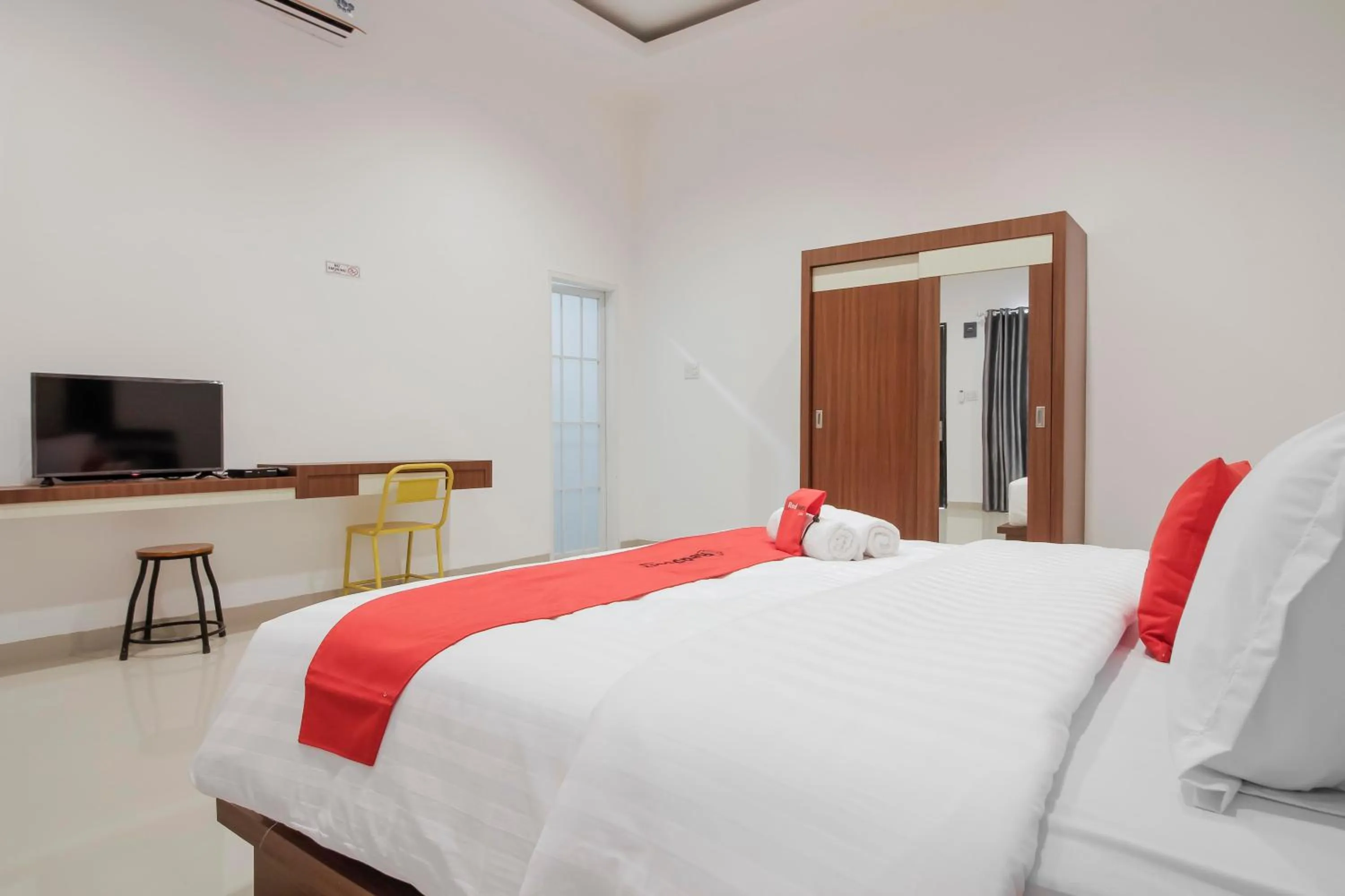 Double Room in RedDoorz Premium @ Setiabudi Medan